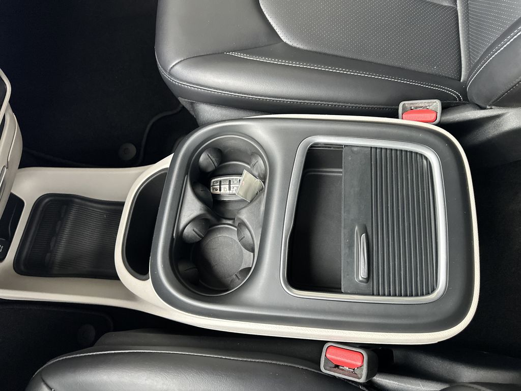 2023 Chrysler Pacifica Hybrid Touring L - Photo 29