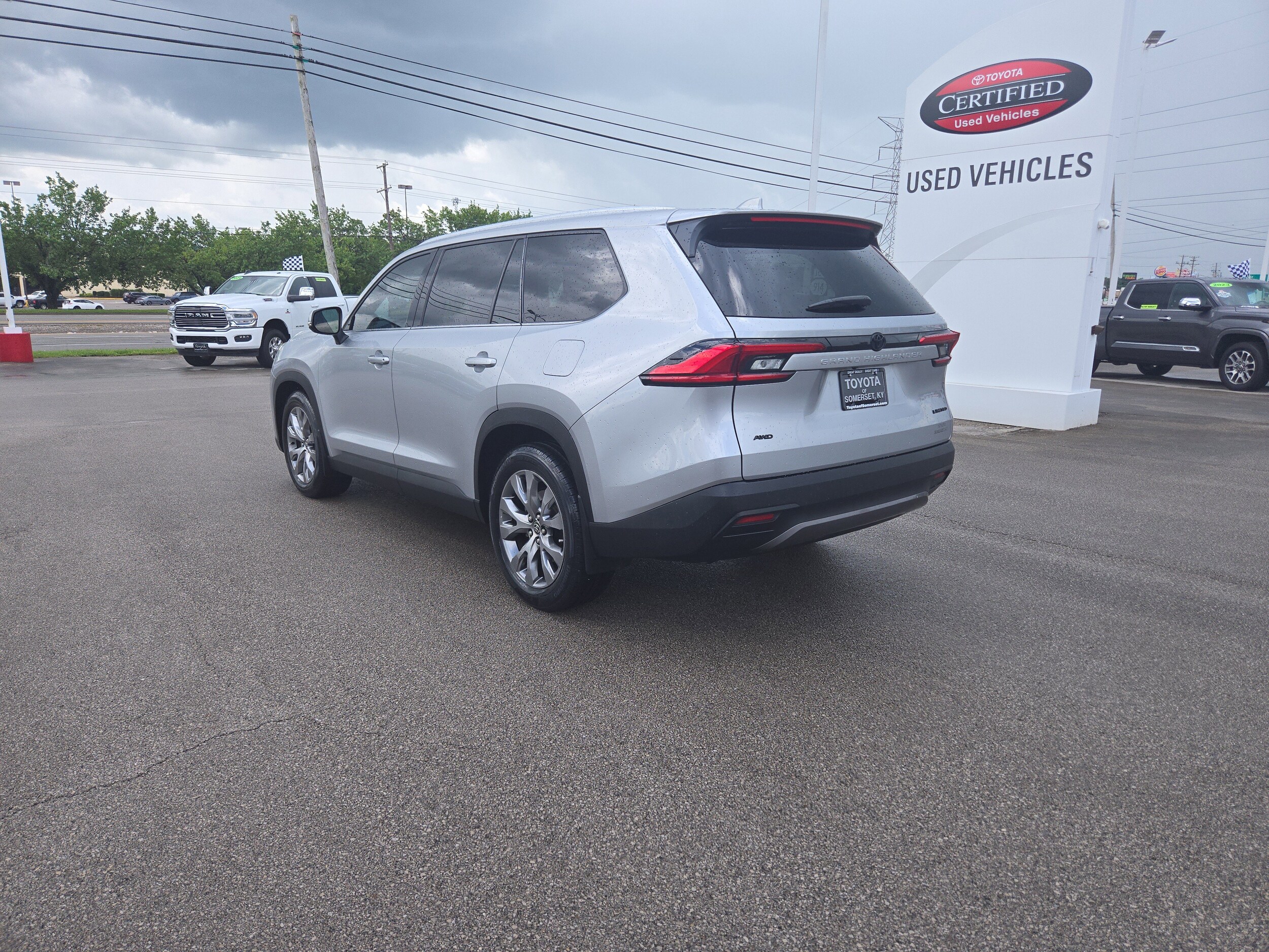 2024 Toyota Grand Highlander Limited photo 2