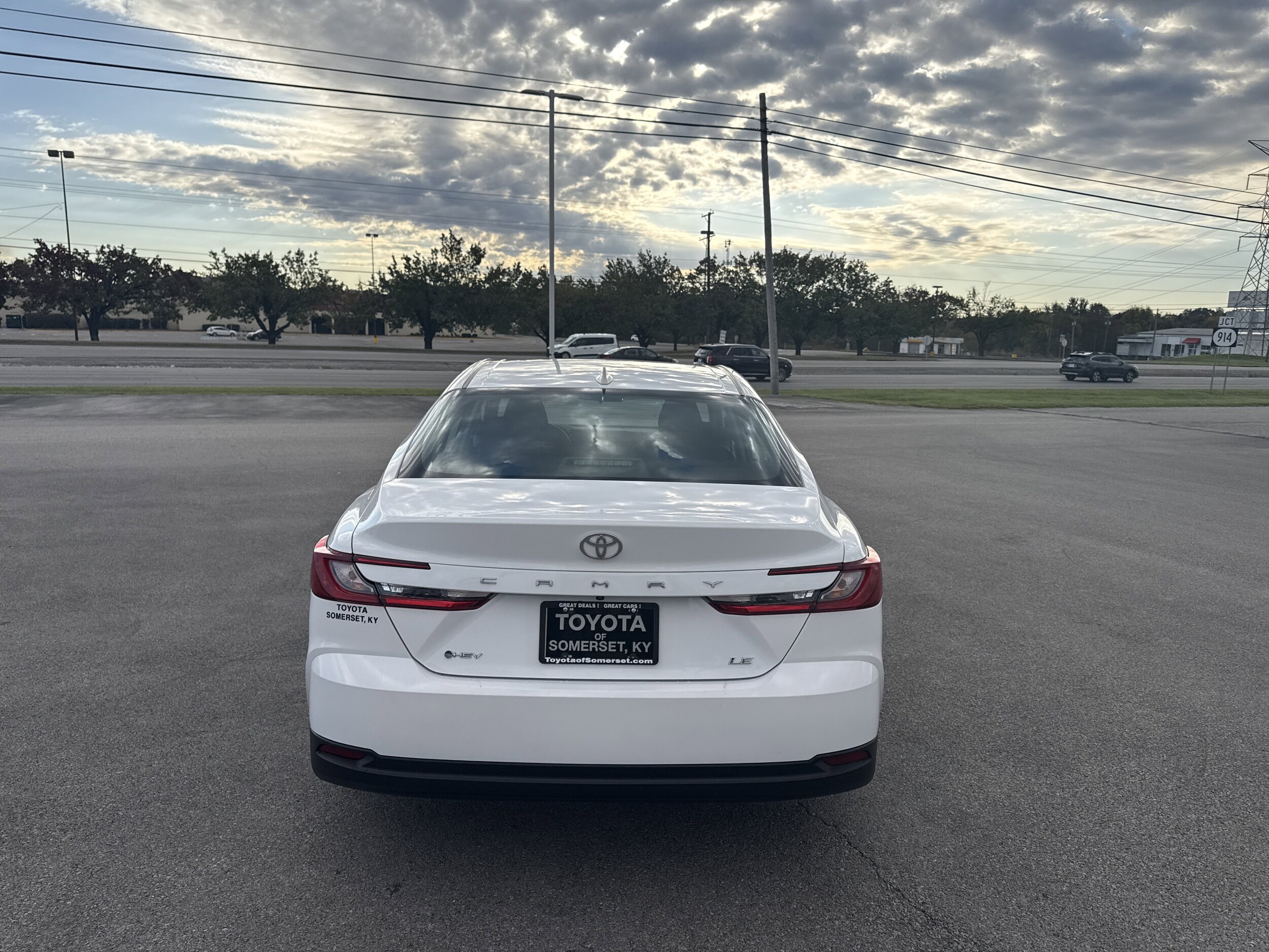 2025 Toyota Camry LE photo 4