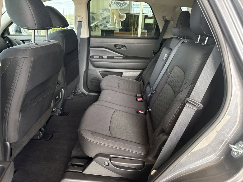 2025 Nissan Pathfinder SV - Photo 13