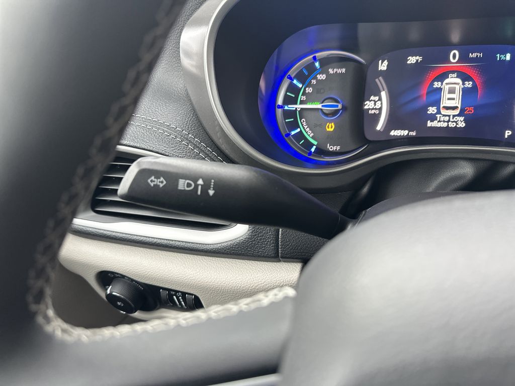 2023 Chrysler Pacifica Hybrid Touring L - Photo 26
