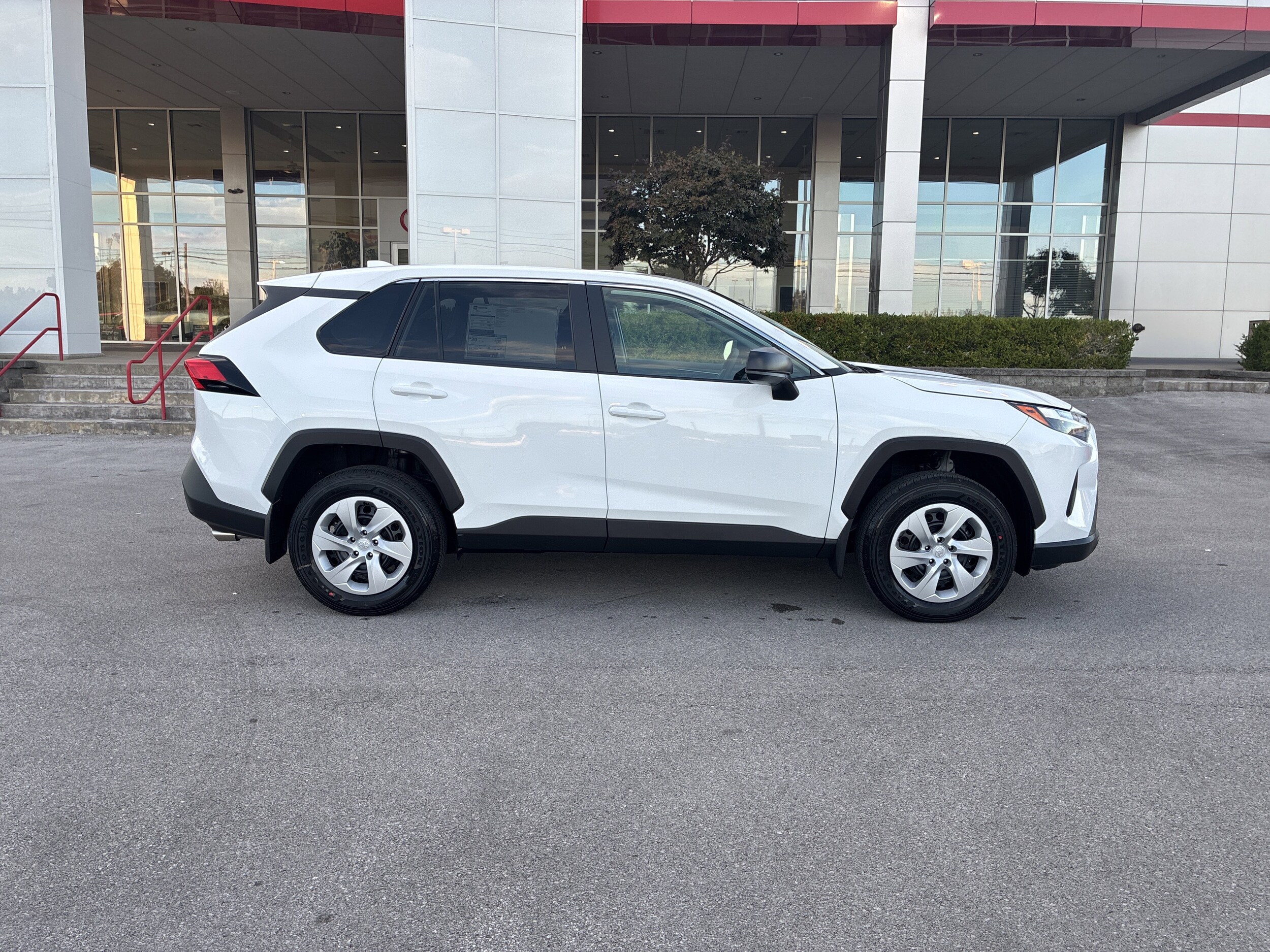 2025 Toyota RAV4 LE photo 4