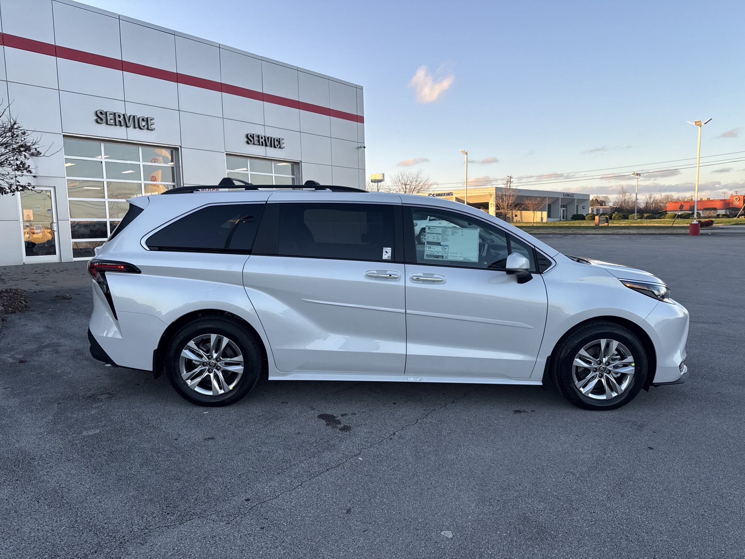 2026 Toyota Sienna XLE photo 2
