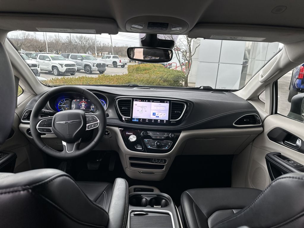 2023 Chrysler Pacifica Hybrid Touring L - Photo 21