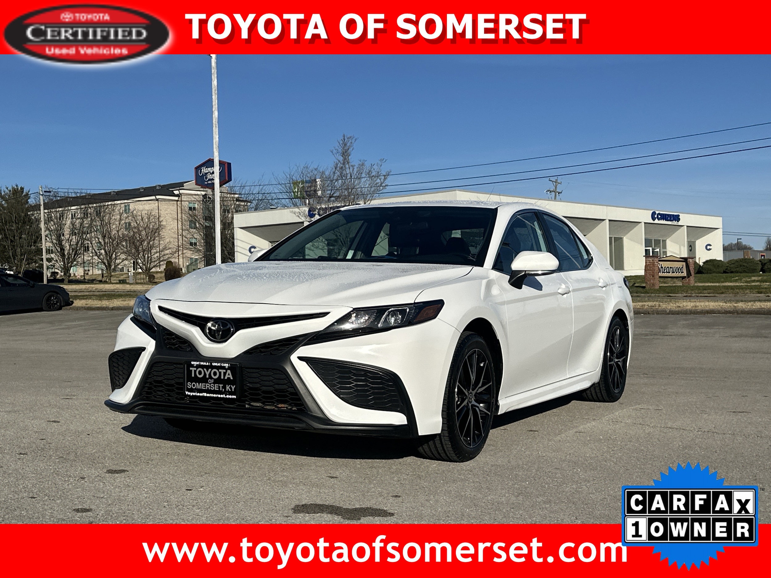 2024 Toyota Camry SE's photo