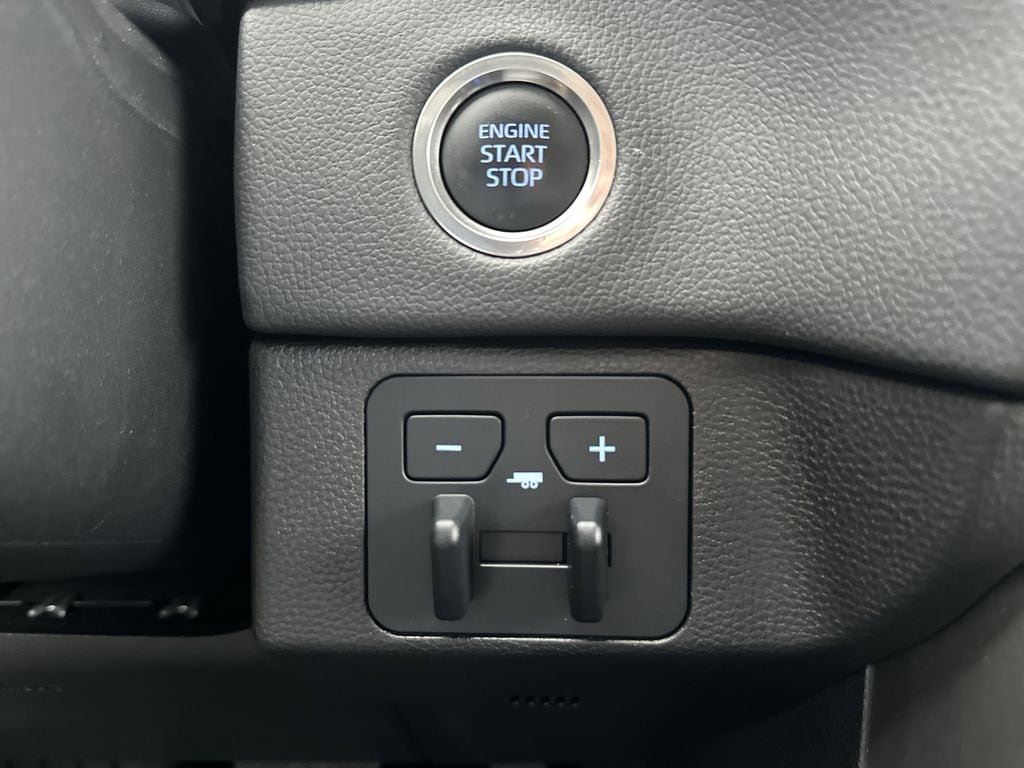 2024 Toyota Tundra Limited - Photo 30