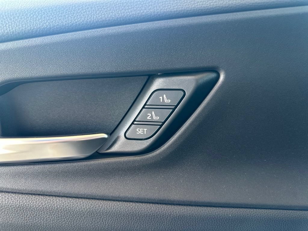 2026 Toyota Prius Plug-in Hybrid XSE Premium - Photo 14