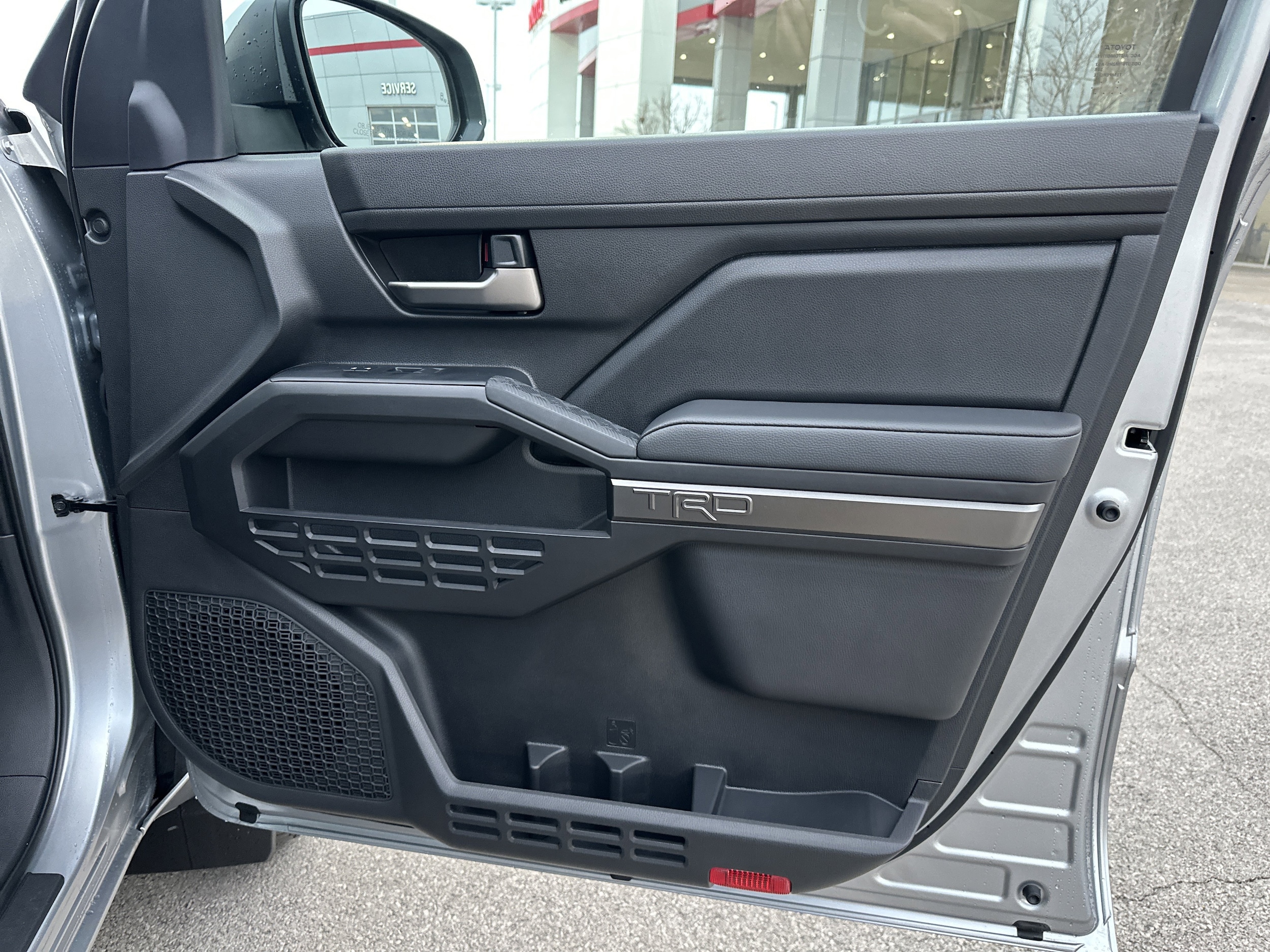 2025 Toyota Tacoma SR5 - Photo 12