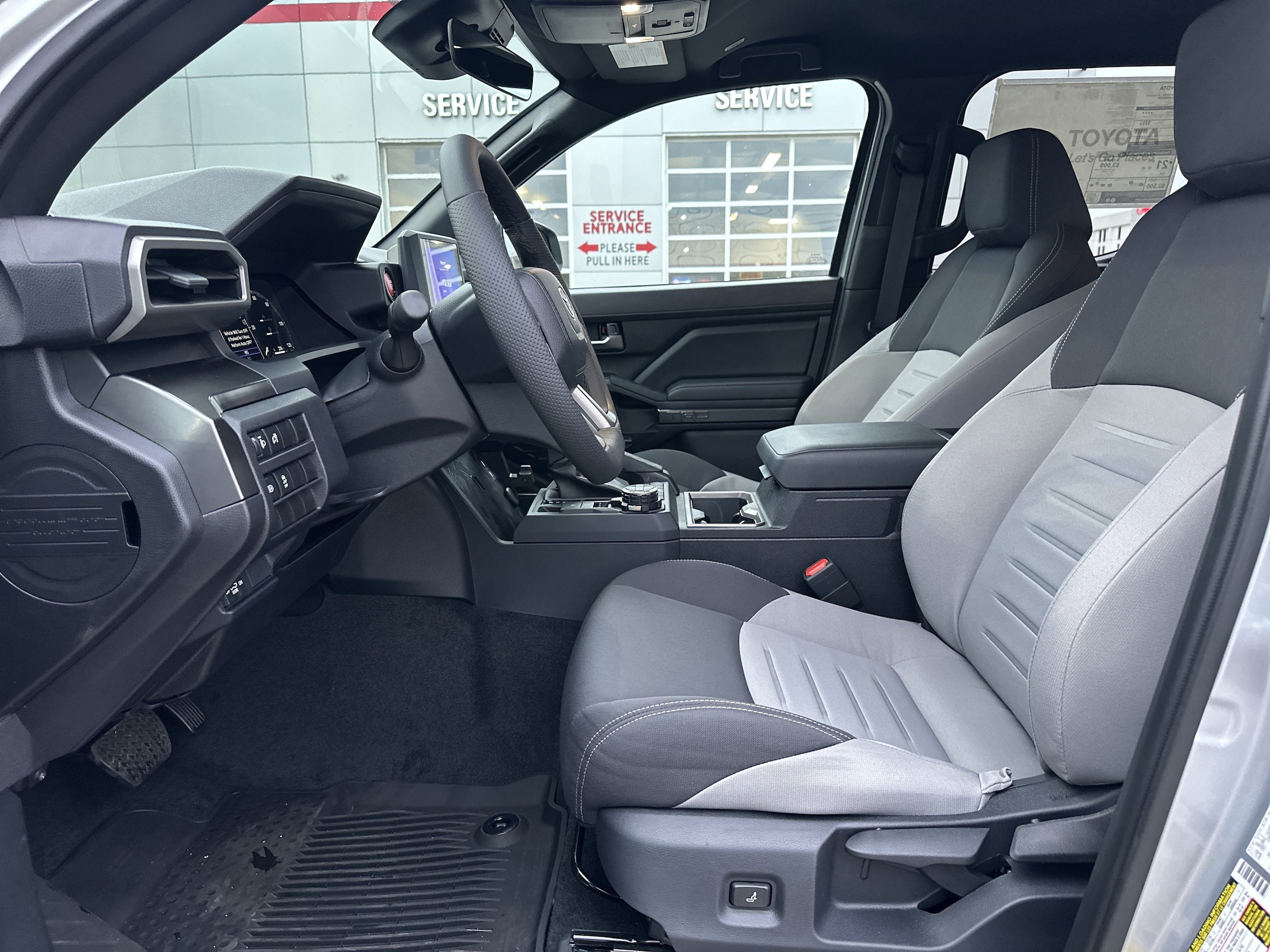 2025 Toyota Tacoma SR5 - Photo 11