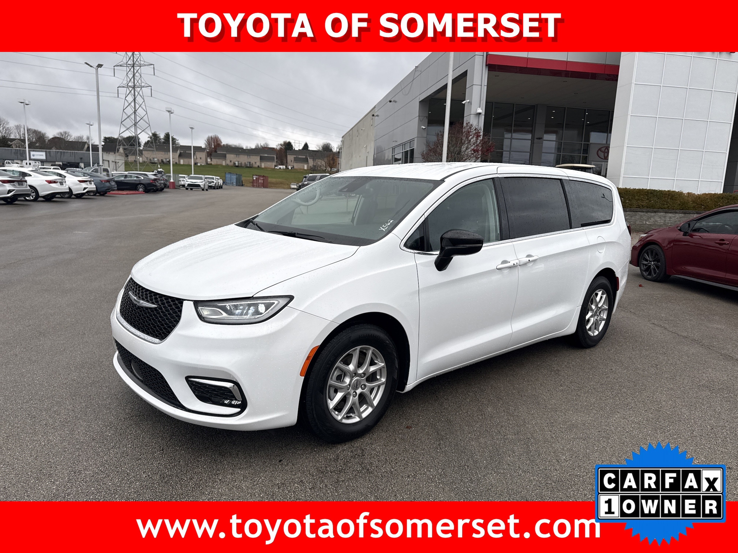 2024 Chrysler Pacifica Touring L's photo