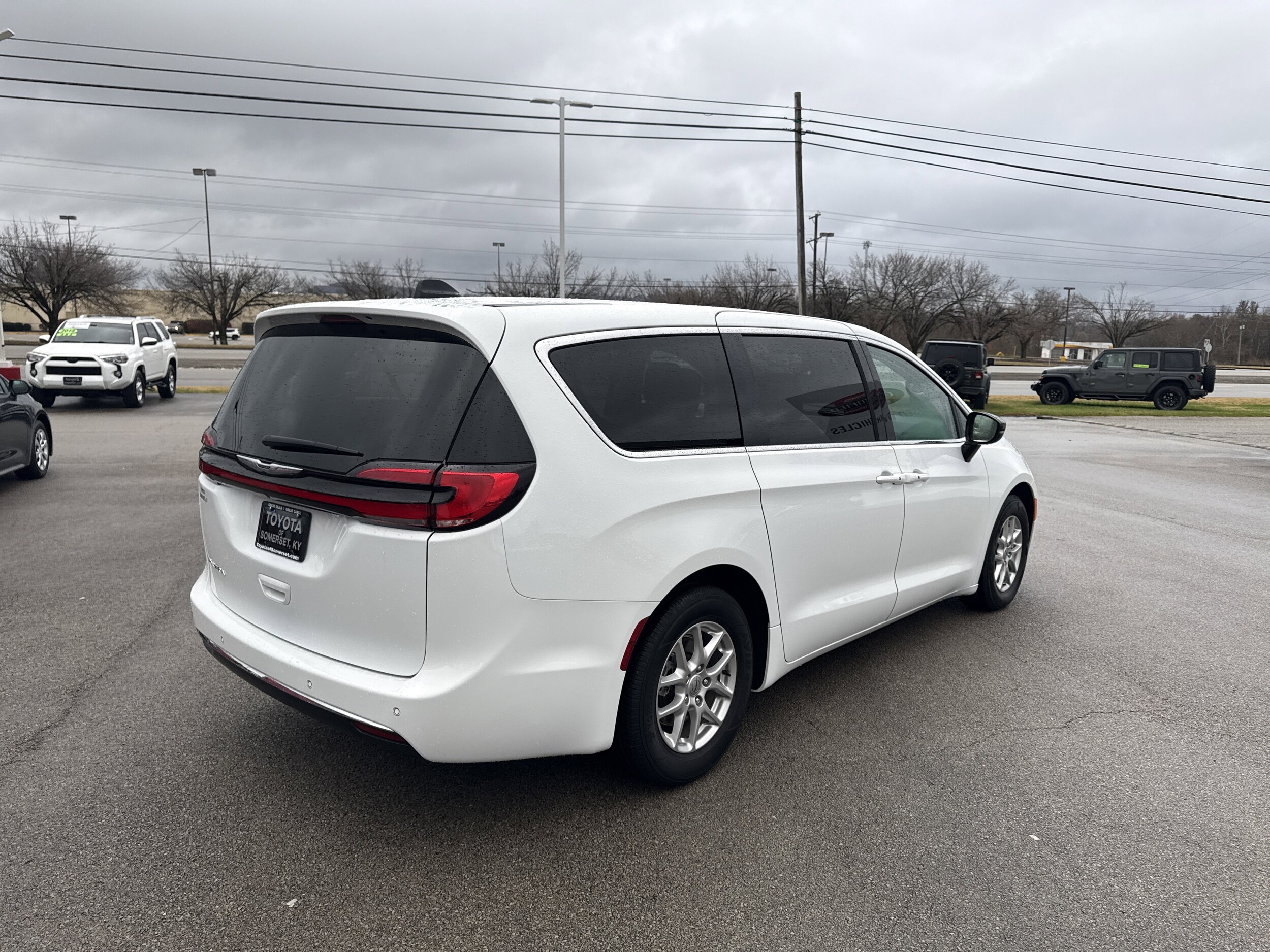 2024 Chrysler Pacifica Touring L photo 3