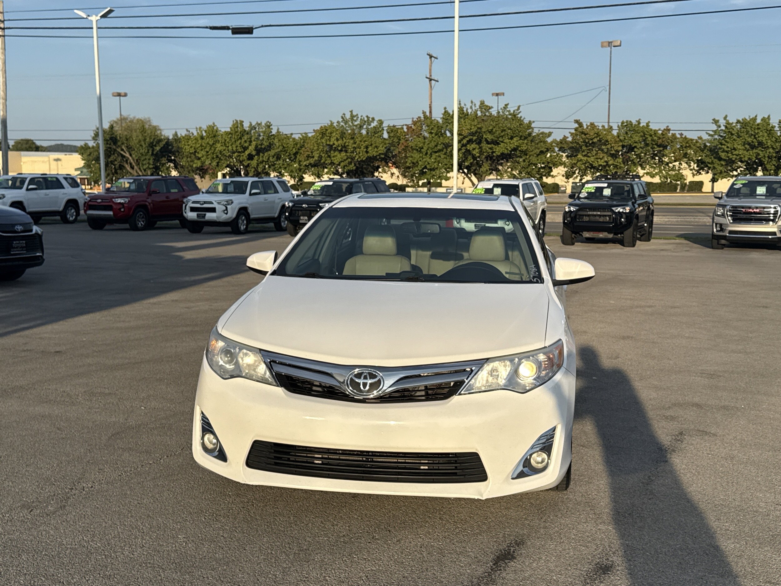 2014 Toyota Camry XLE photo 2