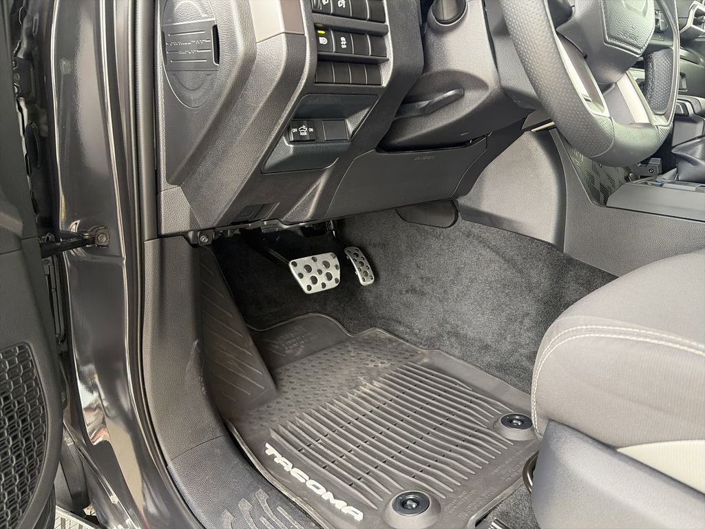 2025 Toyota Tacoma TRD Sport - Photo 17