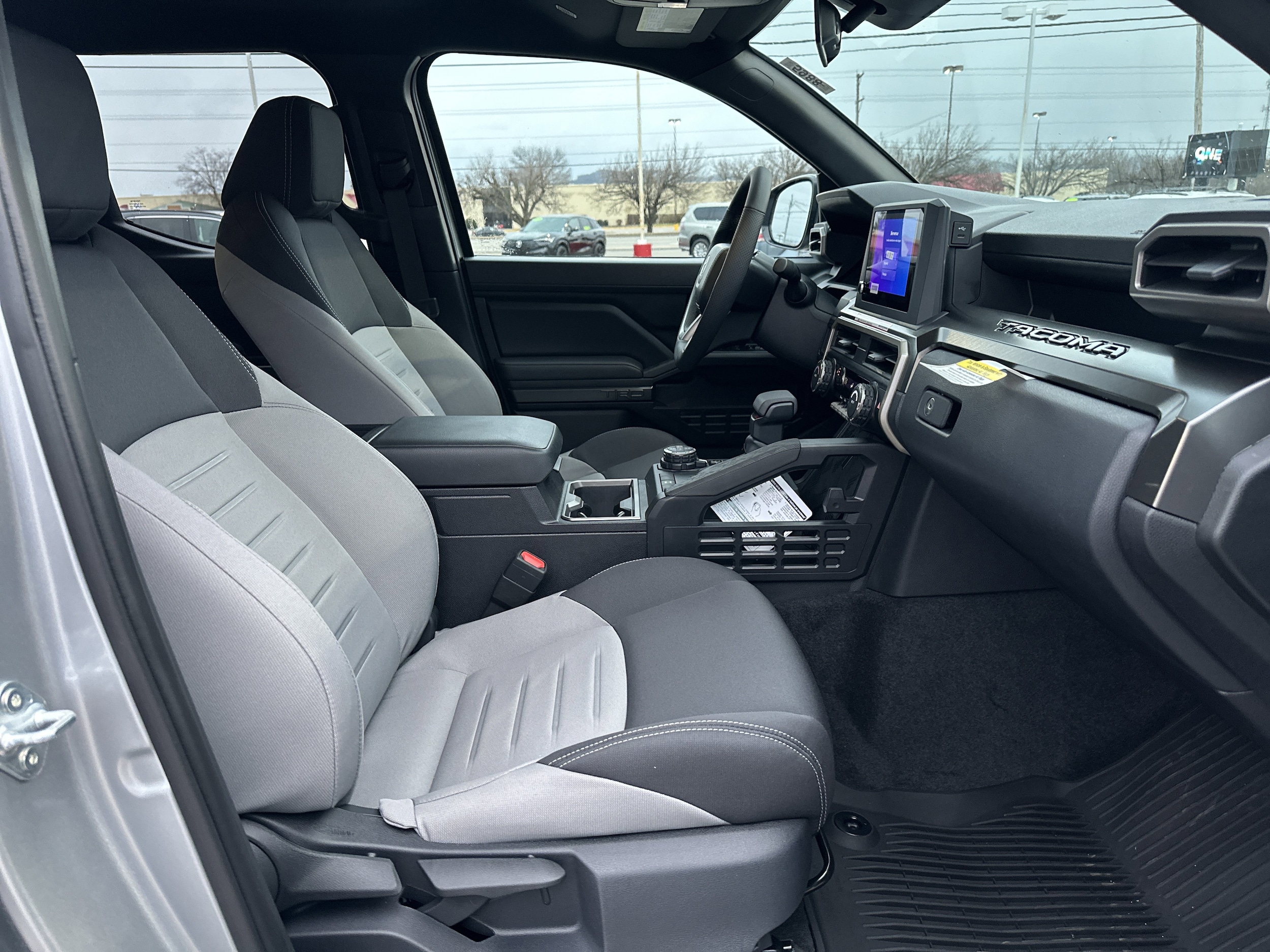 2025 Toyota Tacoma SR5 - Photo 13