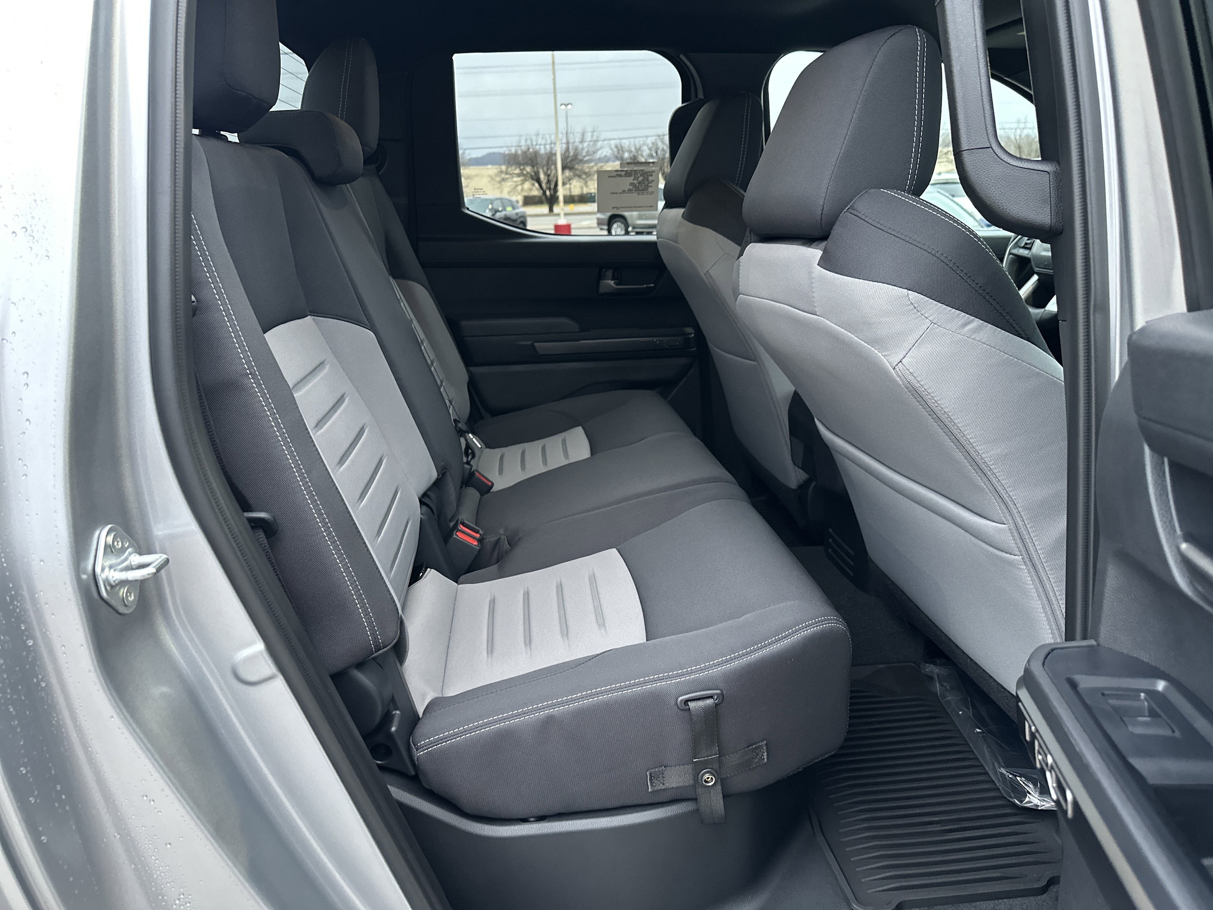 2025 Toyota Tacoma SR5 - Photo 15