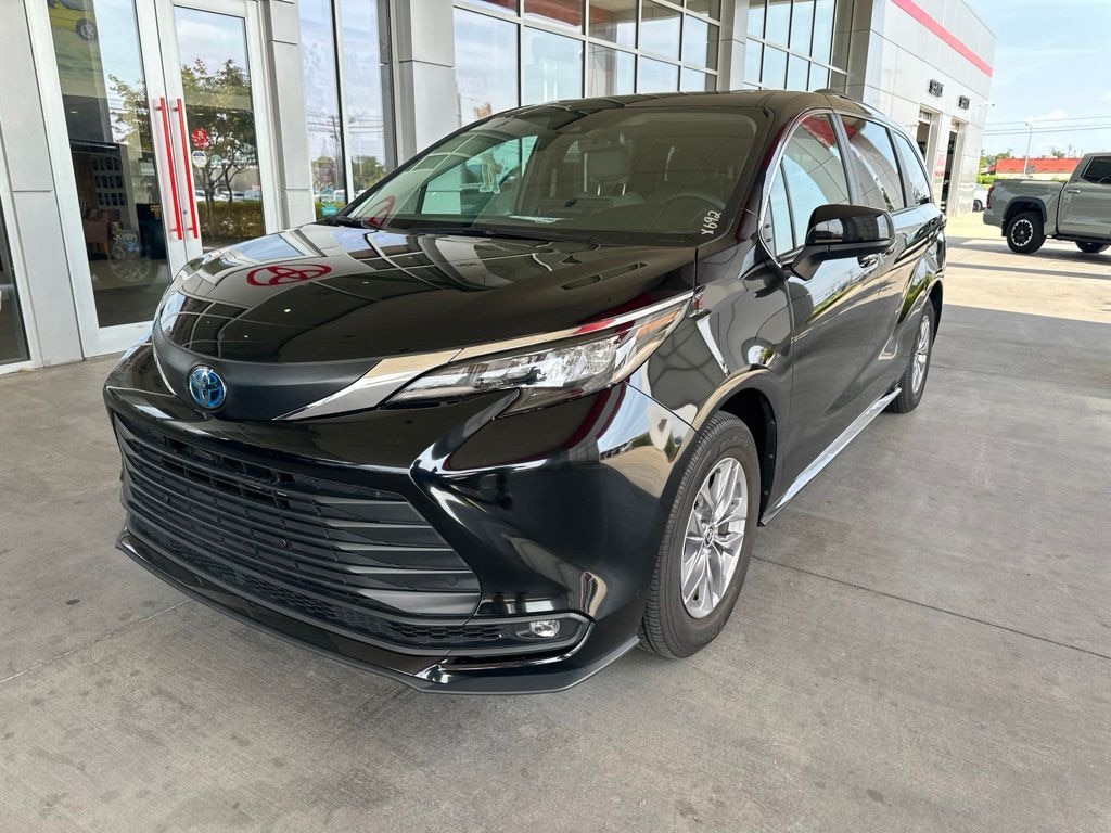 Certified 2025 Toyota Sienna XLE 8 Passenger Van Passenger Van