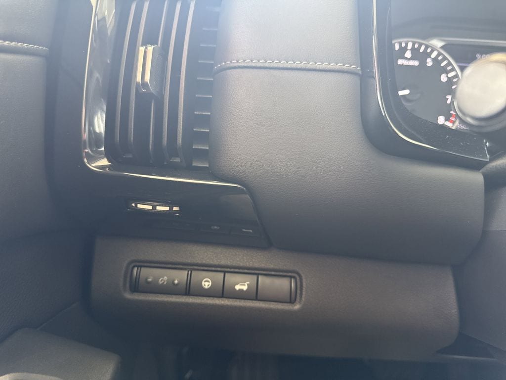 2025 Nissan Pathfinder SV - Photo 20