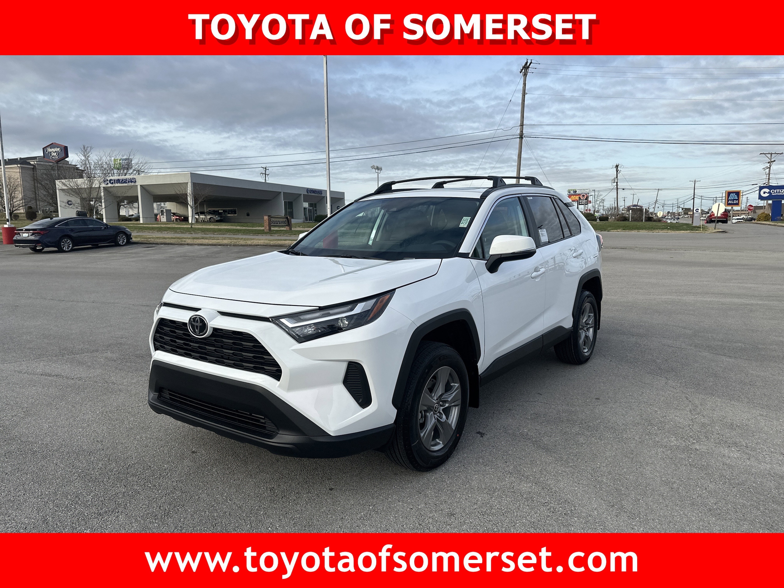 2025 Toyota RAV4 XLE's photo