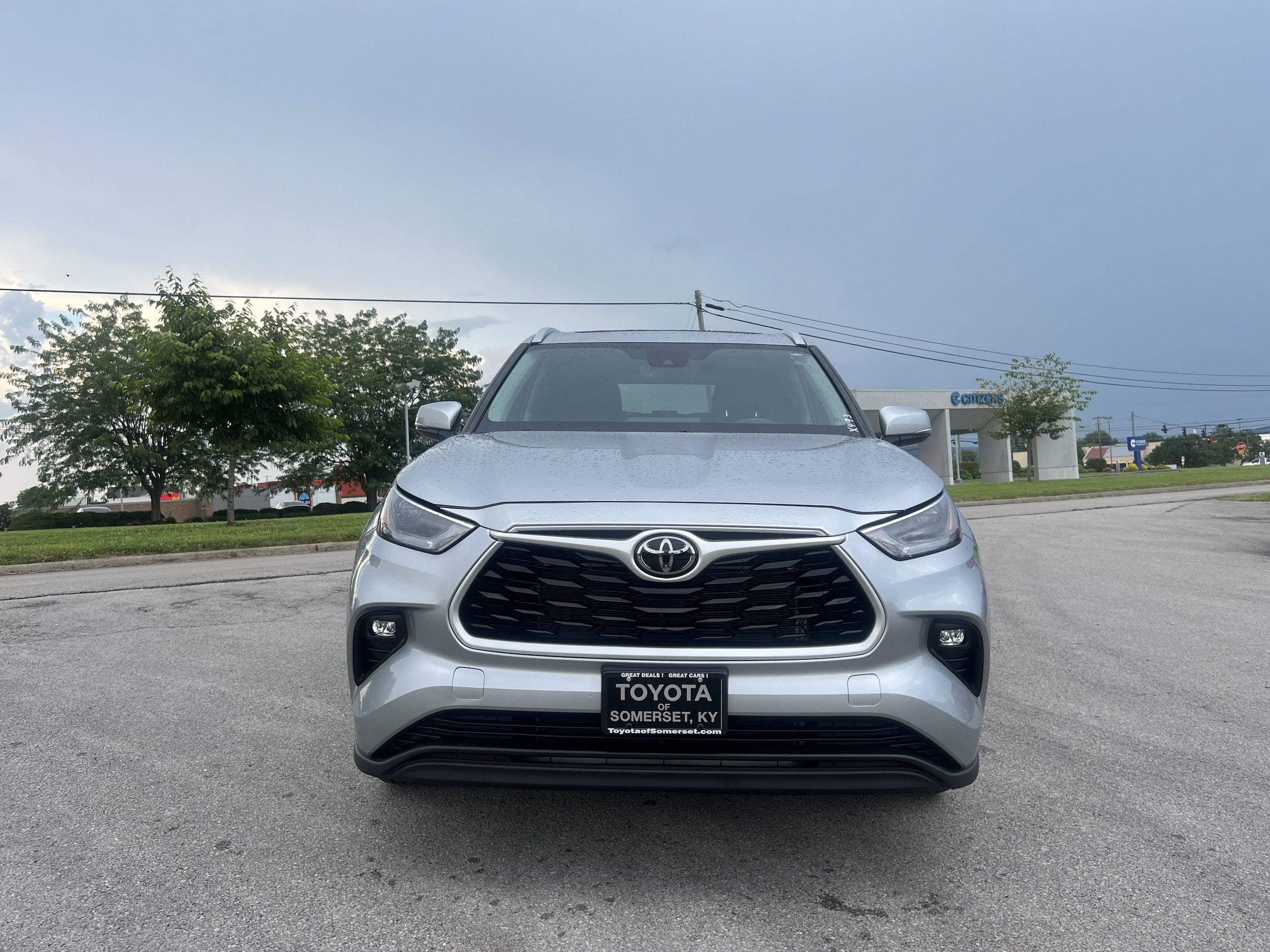 Used 2023 Toyota Highlander XLE with VIN 5TDKDRBH1PS045539 for sale in Somerset, KY