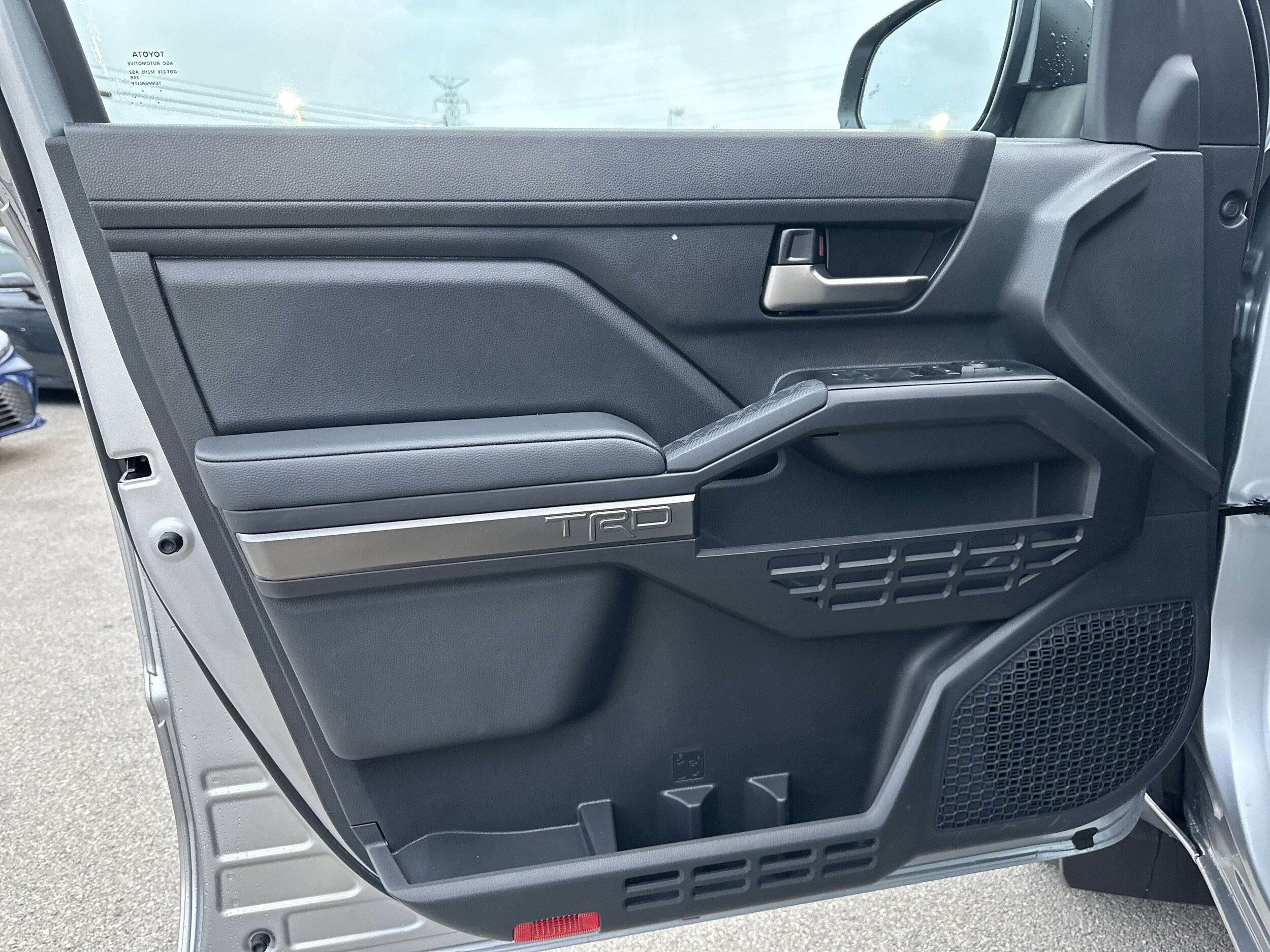 2025 Toyota Tacoma SR5 - Photo 10