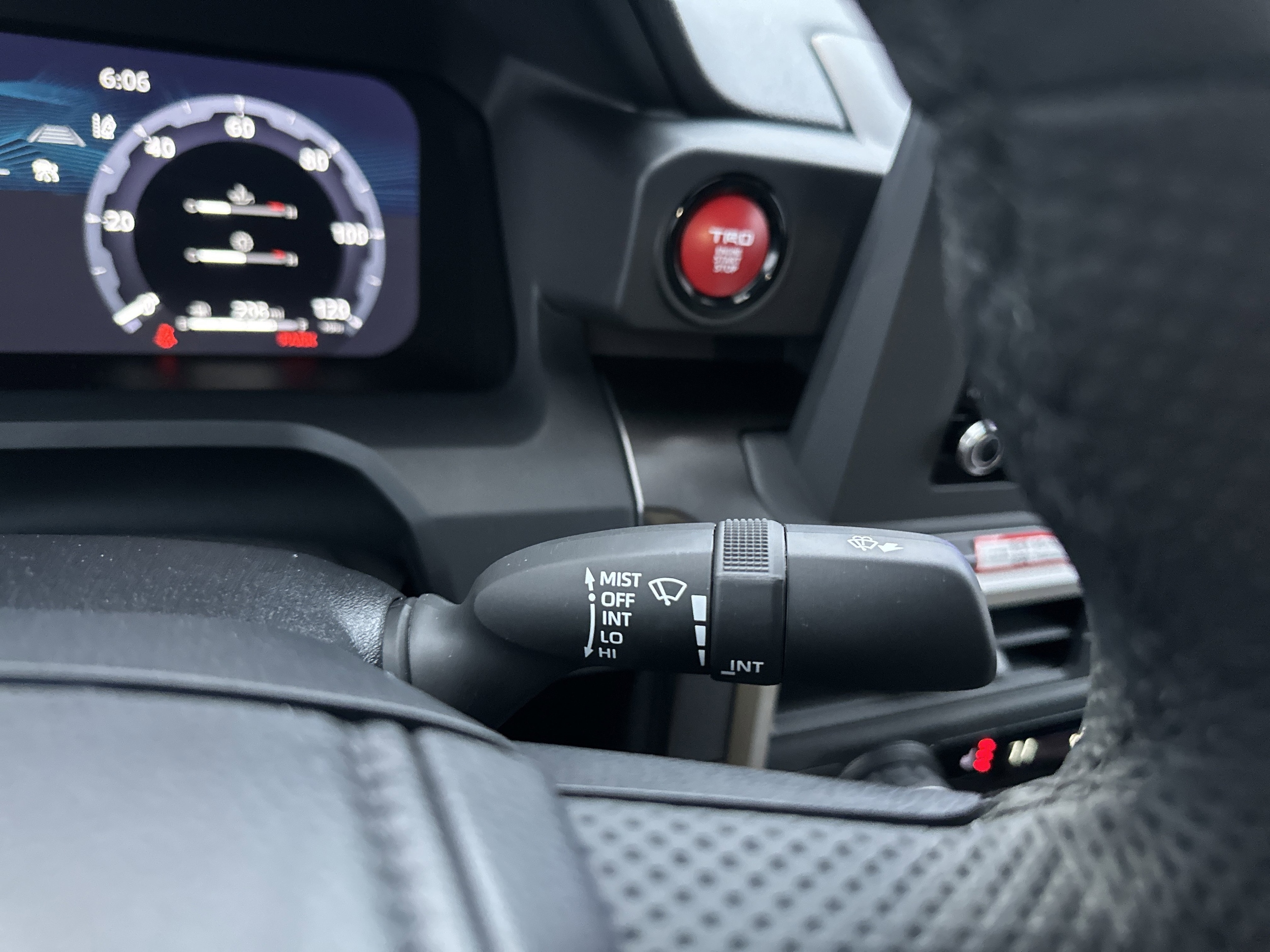 2025 Toyota Tacoma SR5 - Photo 28