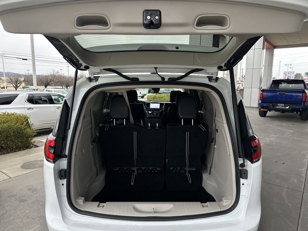 2023 Chrysler Pacifica Hybrid Touring L - Photo 16