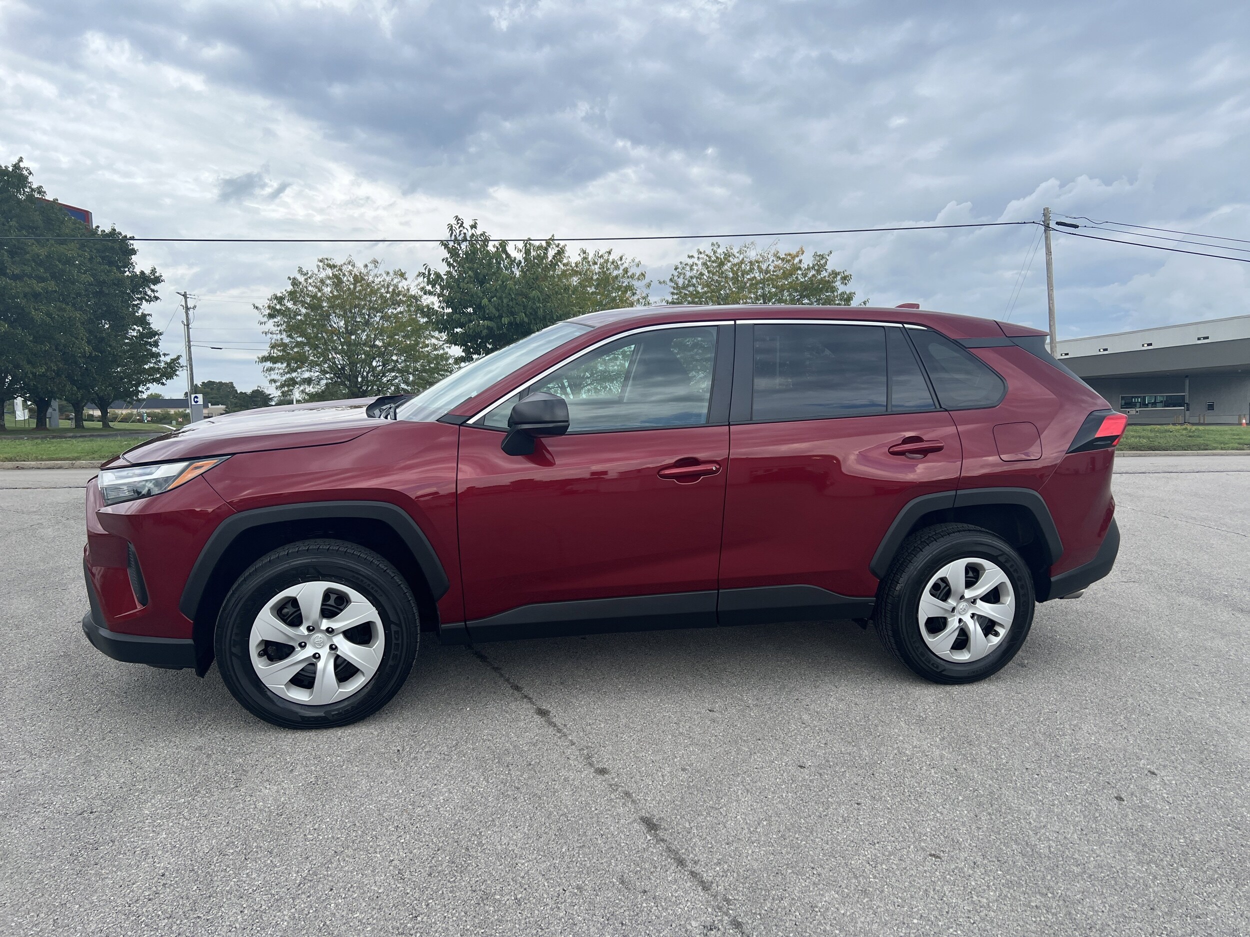 2024 Toyota RAV4 LE photo 3