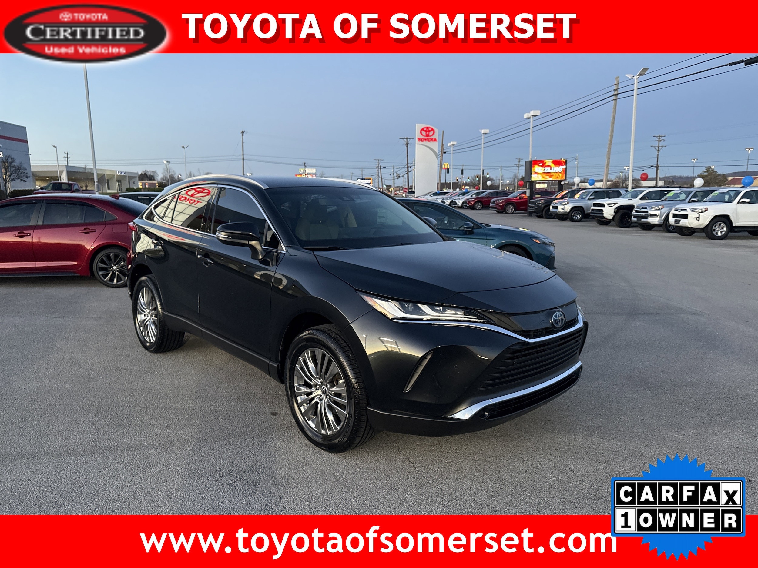 2022 Toyota Venza XLE's photo