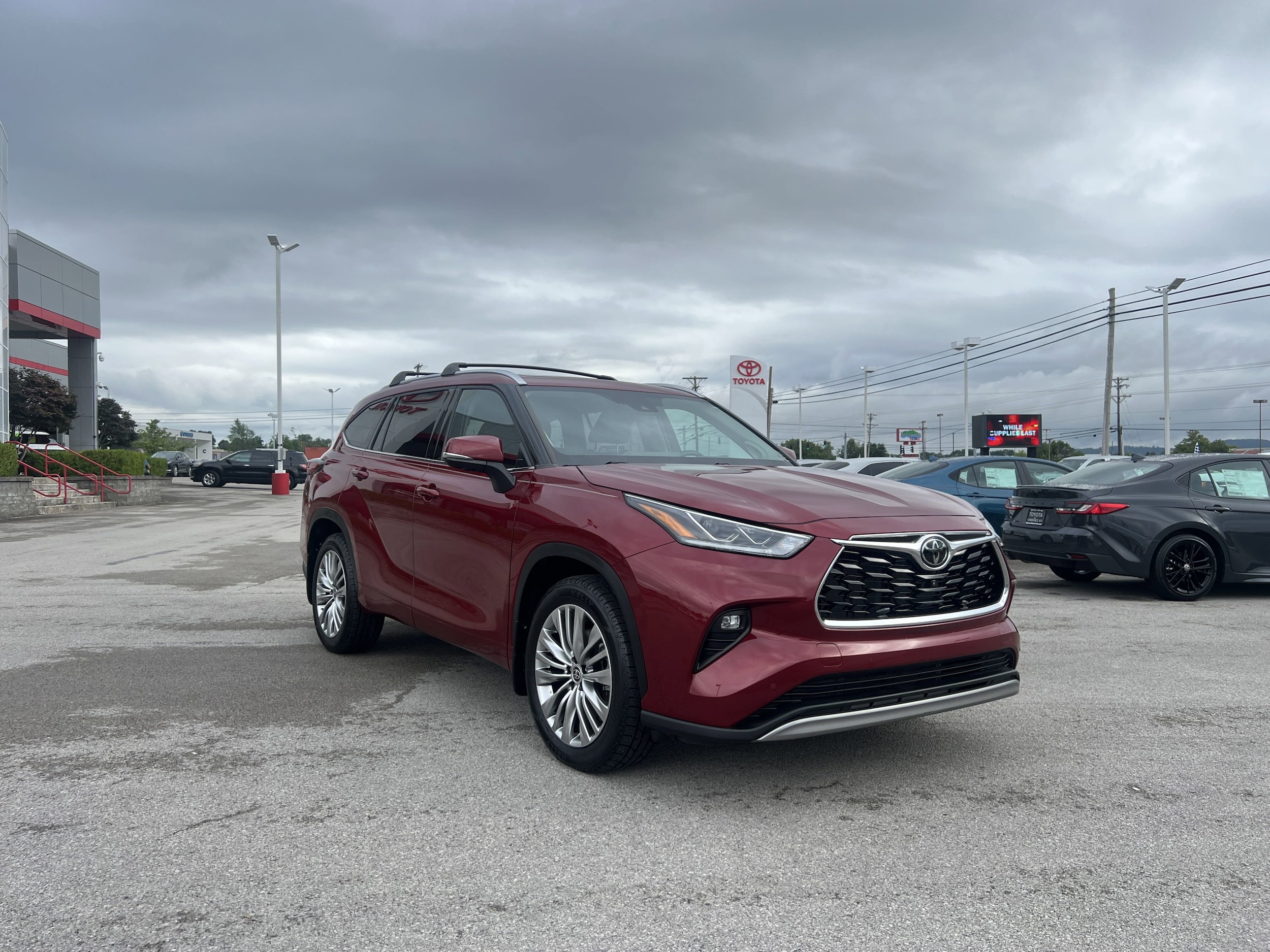 2023 Toyota Highlander Platinum photo 3