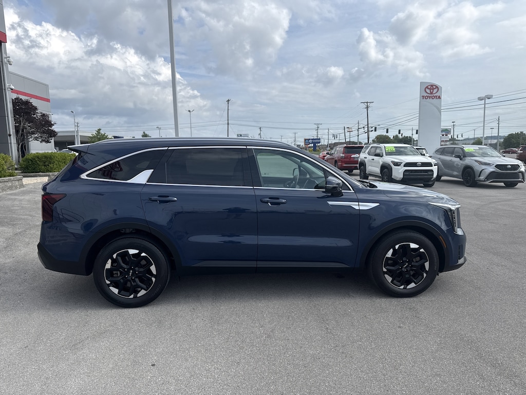Used 2025 Kia Sorento S SUV