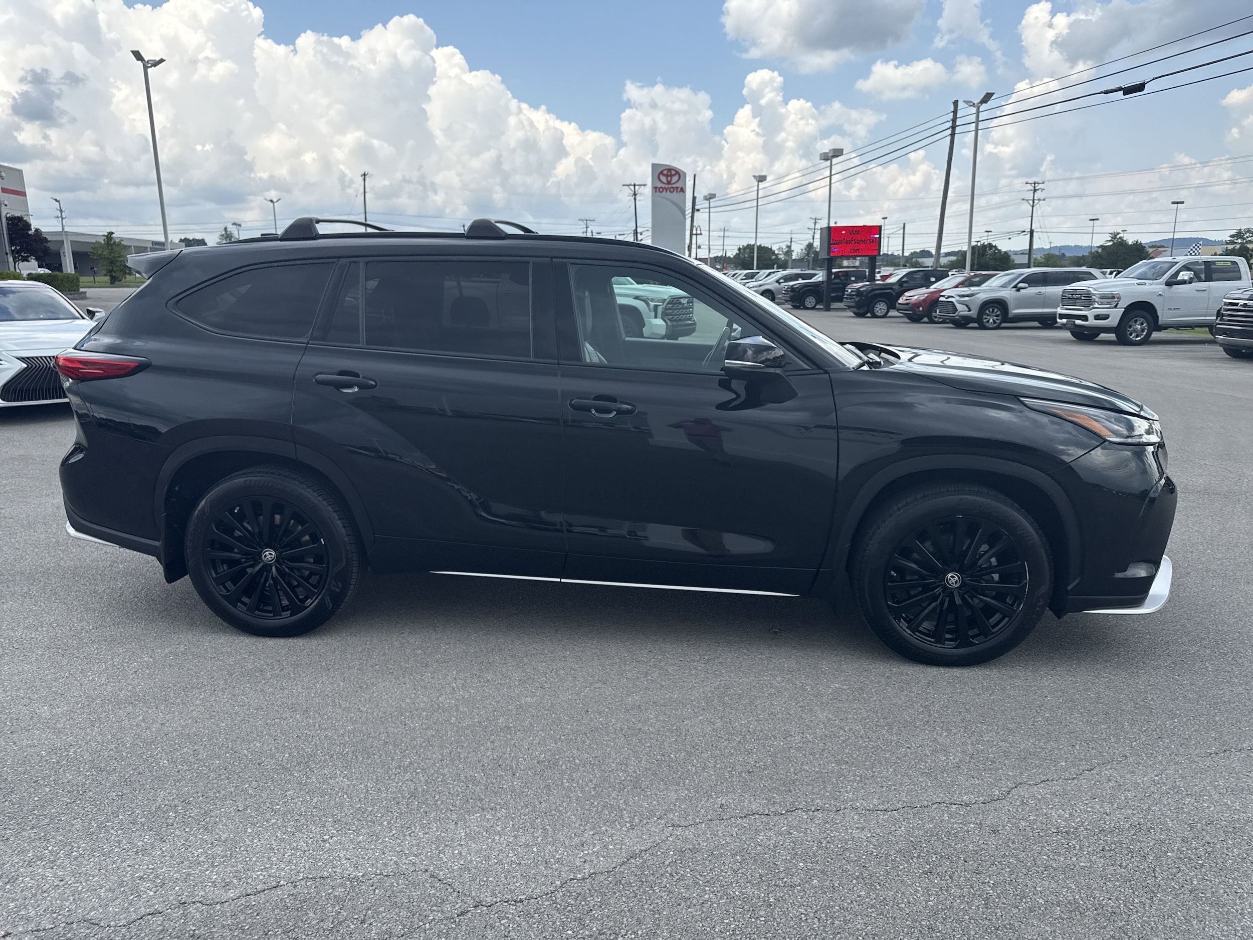 Certified 2023 Toyota Highlander XSE with VIN 5TDKDRBH5PS513692 for sale in Somerset, KY