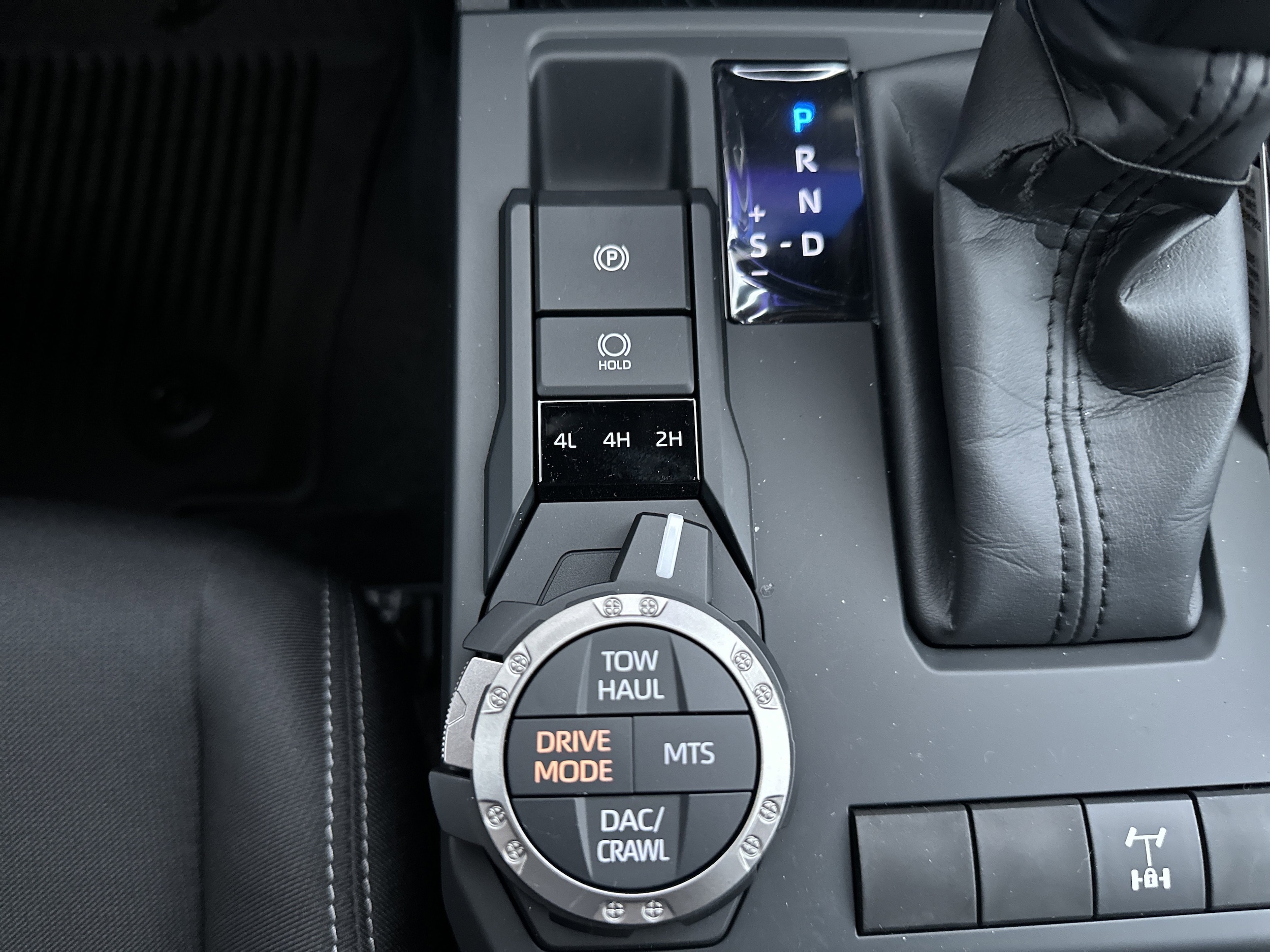 2025 Toyota Tacoma SR5 - Photo 31