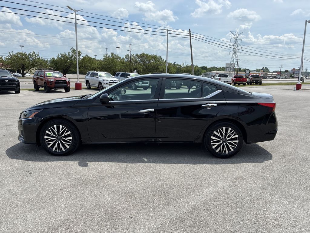2025 Nissan Altima SV - Photo 9