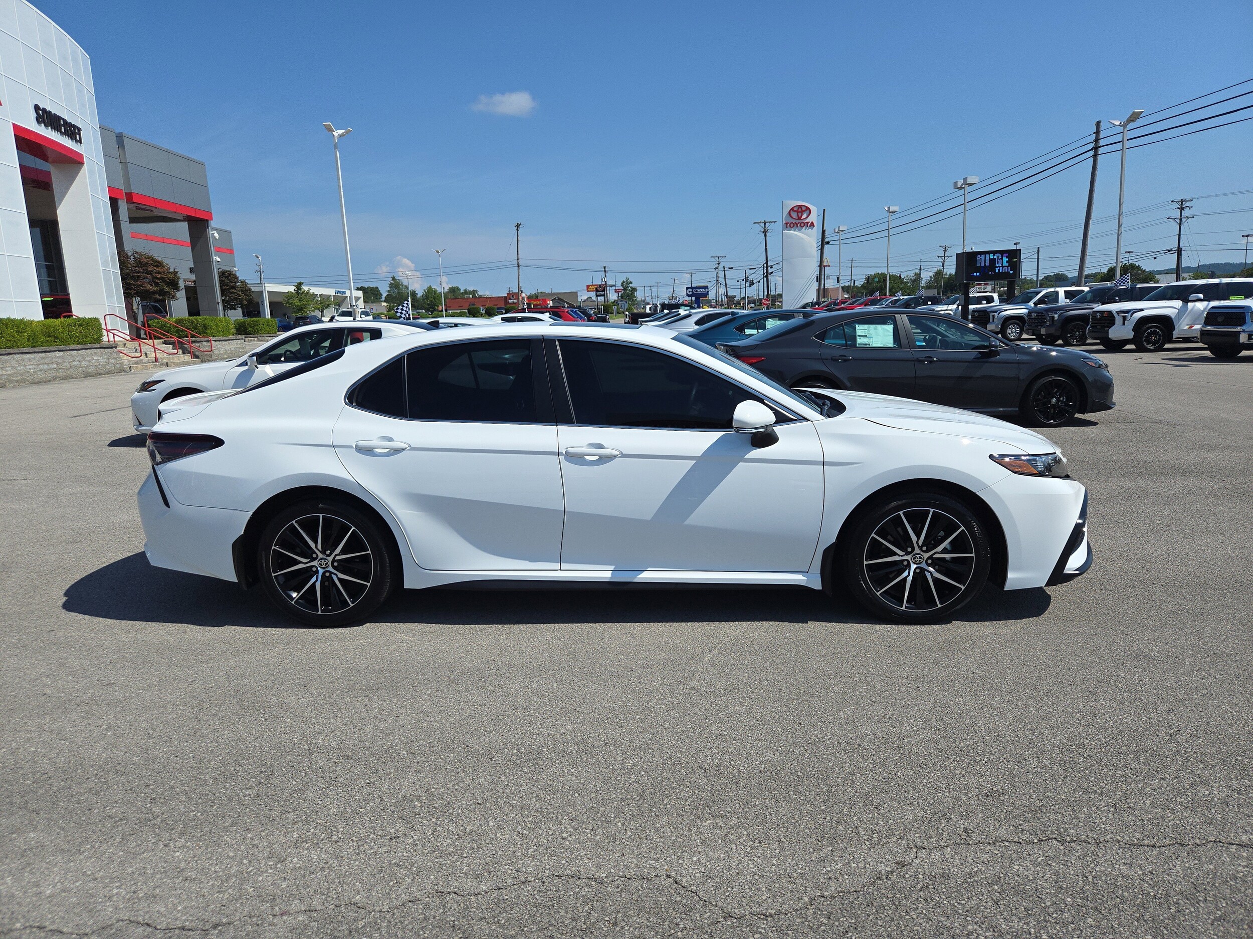 2024 Toyota Camry SE photo 4