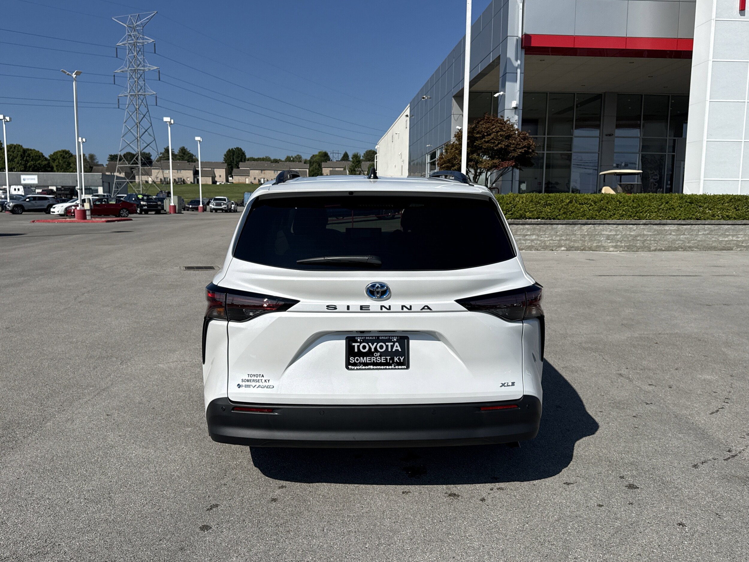 2025 Toyota Sienna XLE photo 4