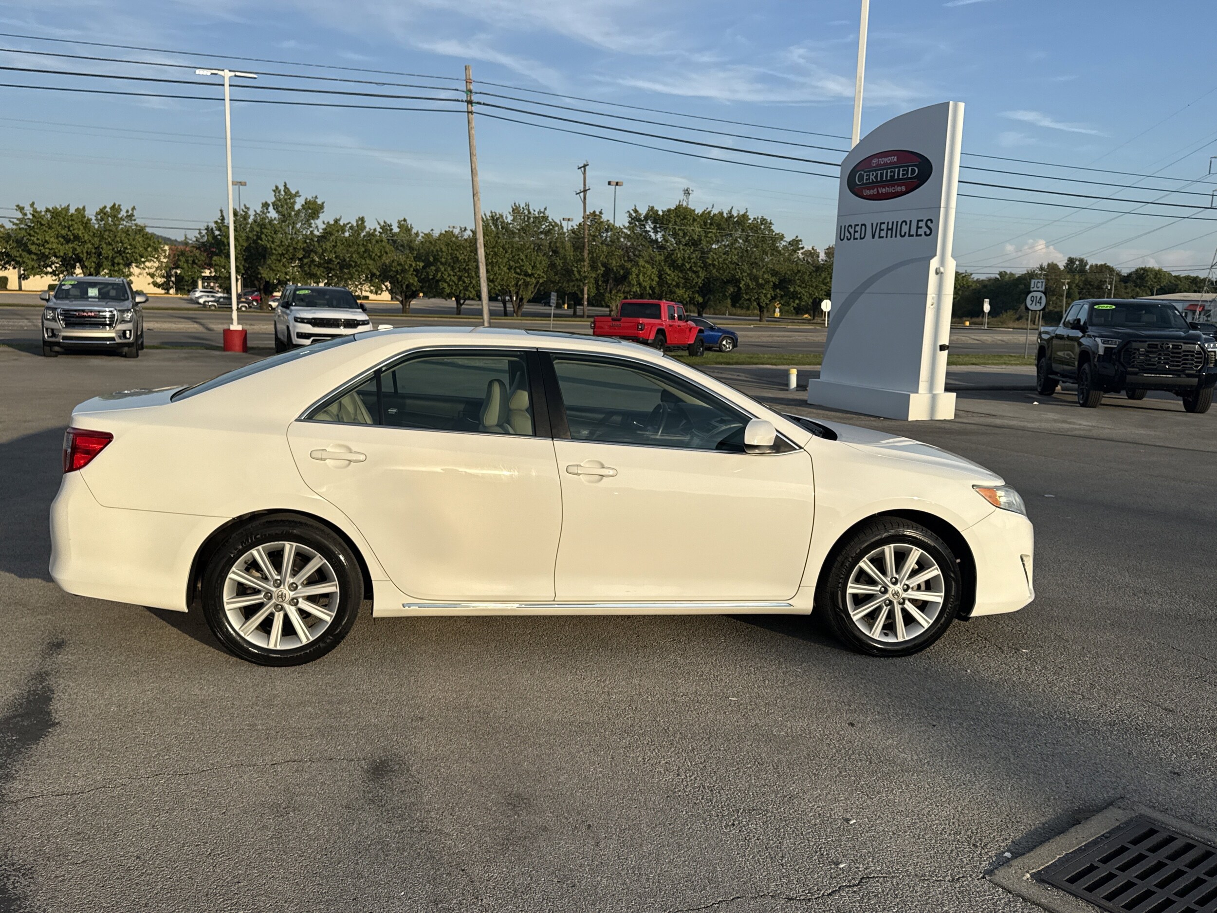 2014 Toyota Camry XLE photo 3