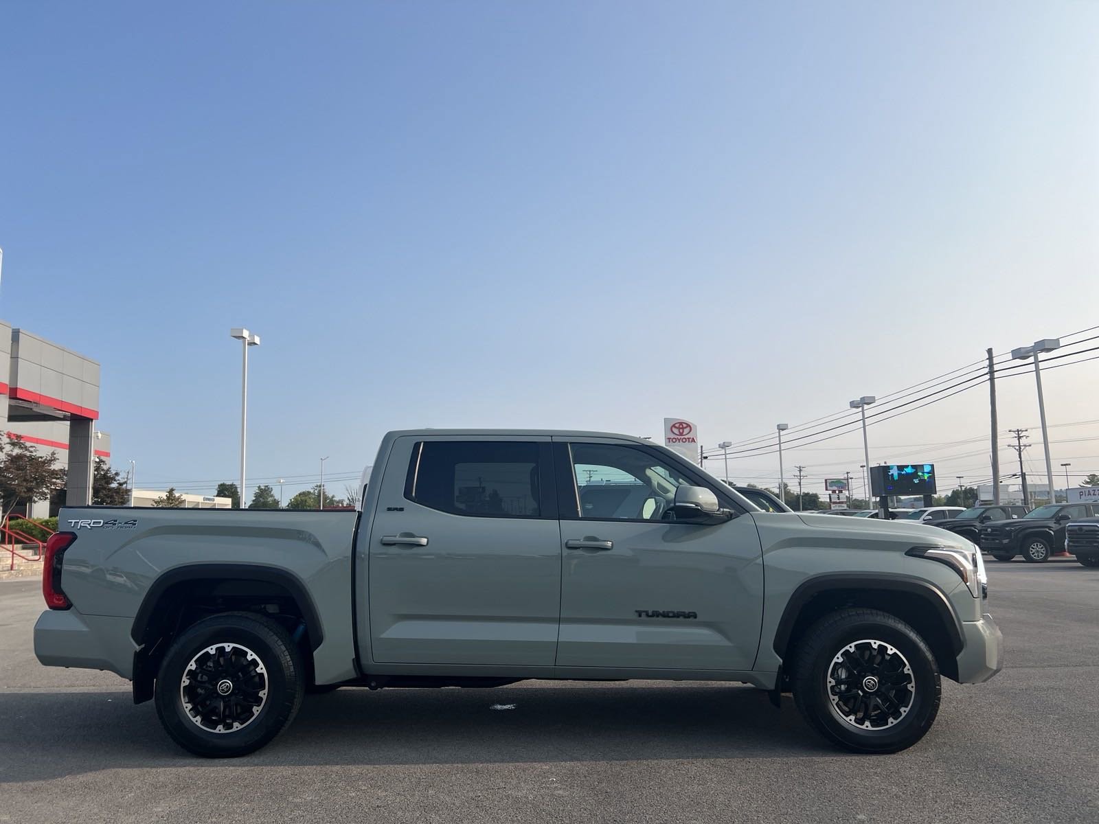 Used 2022 Toyota Tundra SR5 with VIN 5TFLA5DB1NX055770 for sale in Somerset, KY