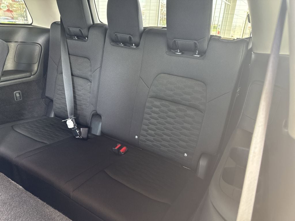2025 Nissan Pathfinder SV - Photo 14