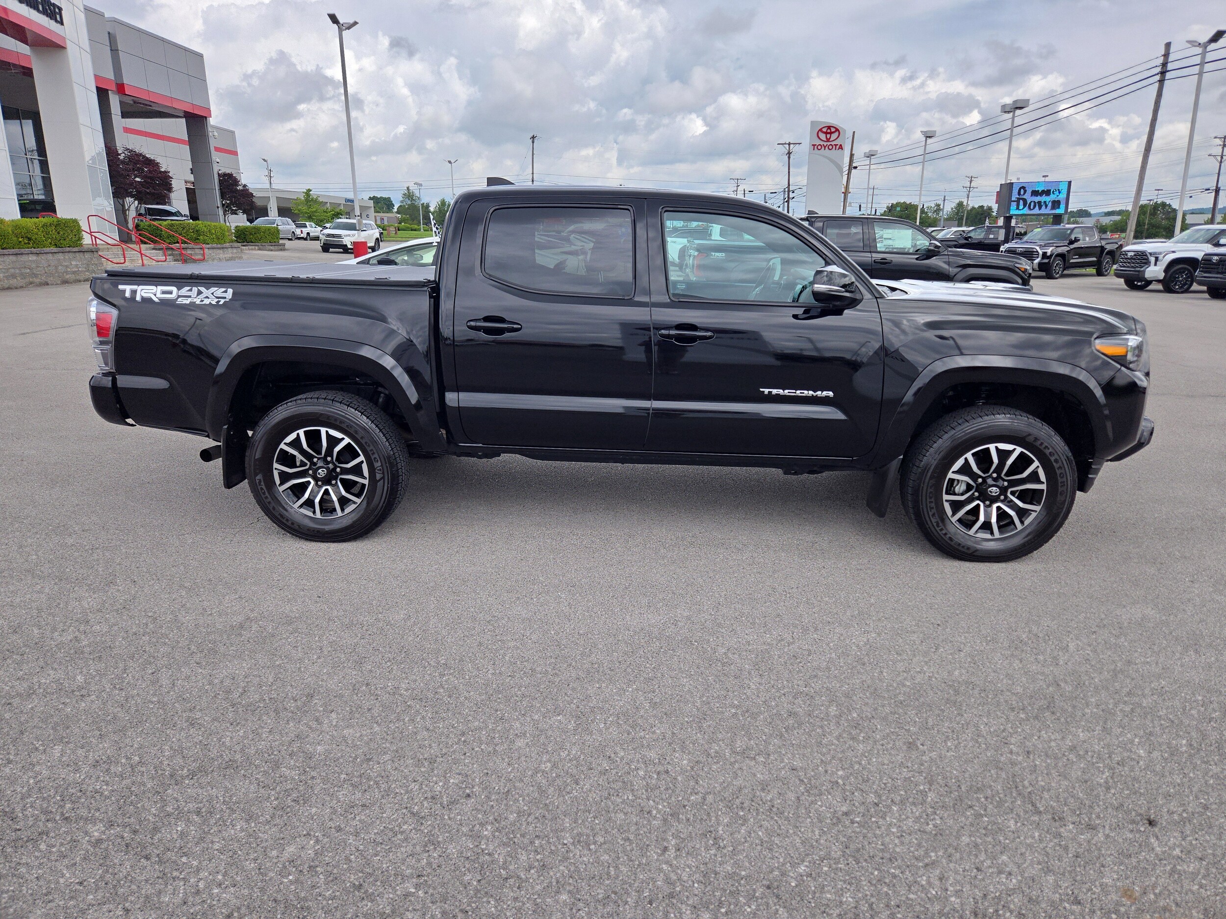 2023 Toyota Tacoma TRD Sport V6 photo 4