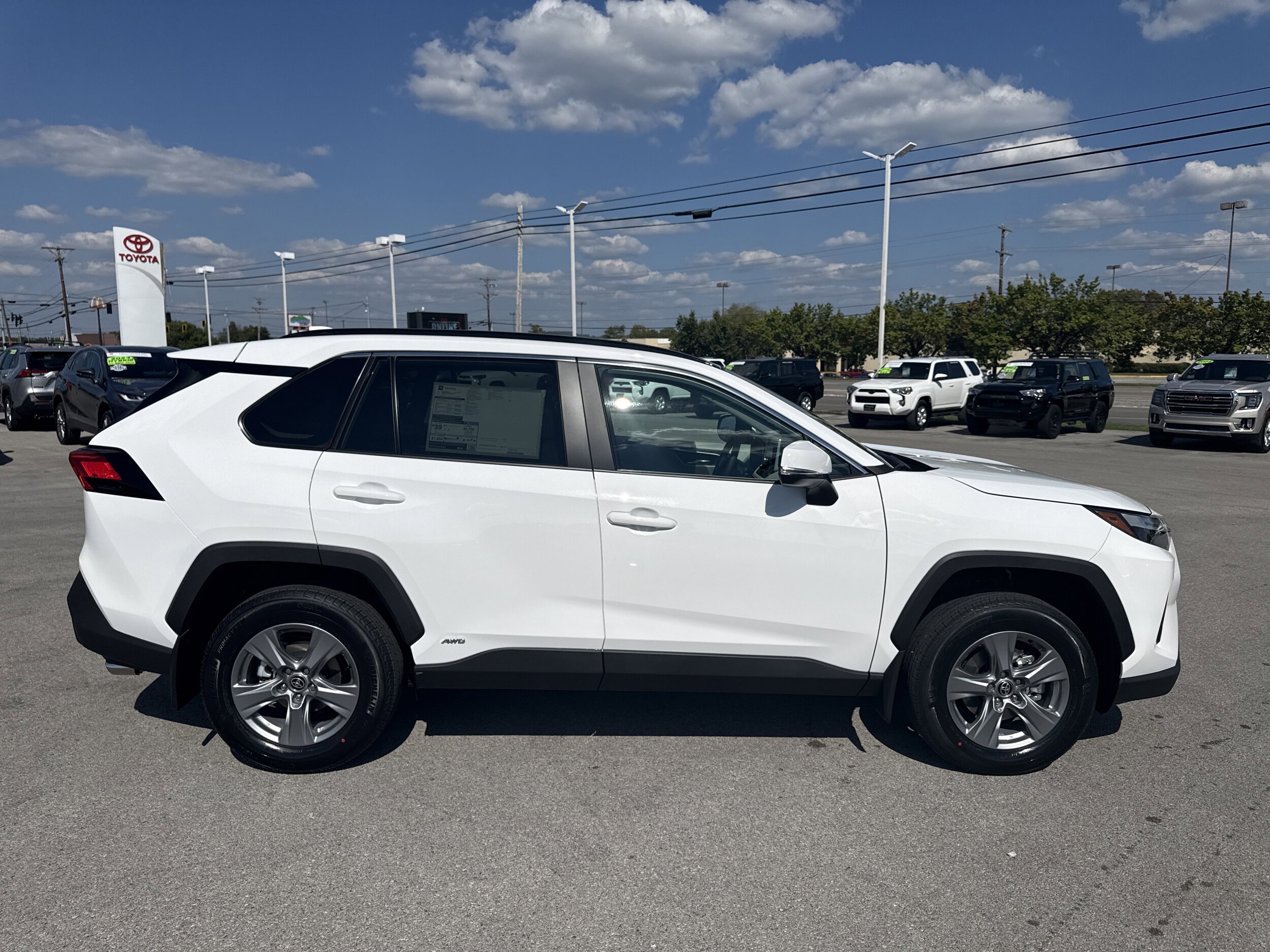 2025 Toyota RAV4 Hybrid XLE photo 2