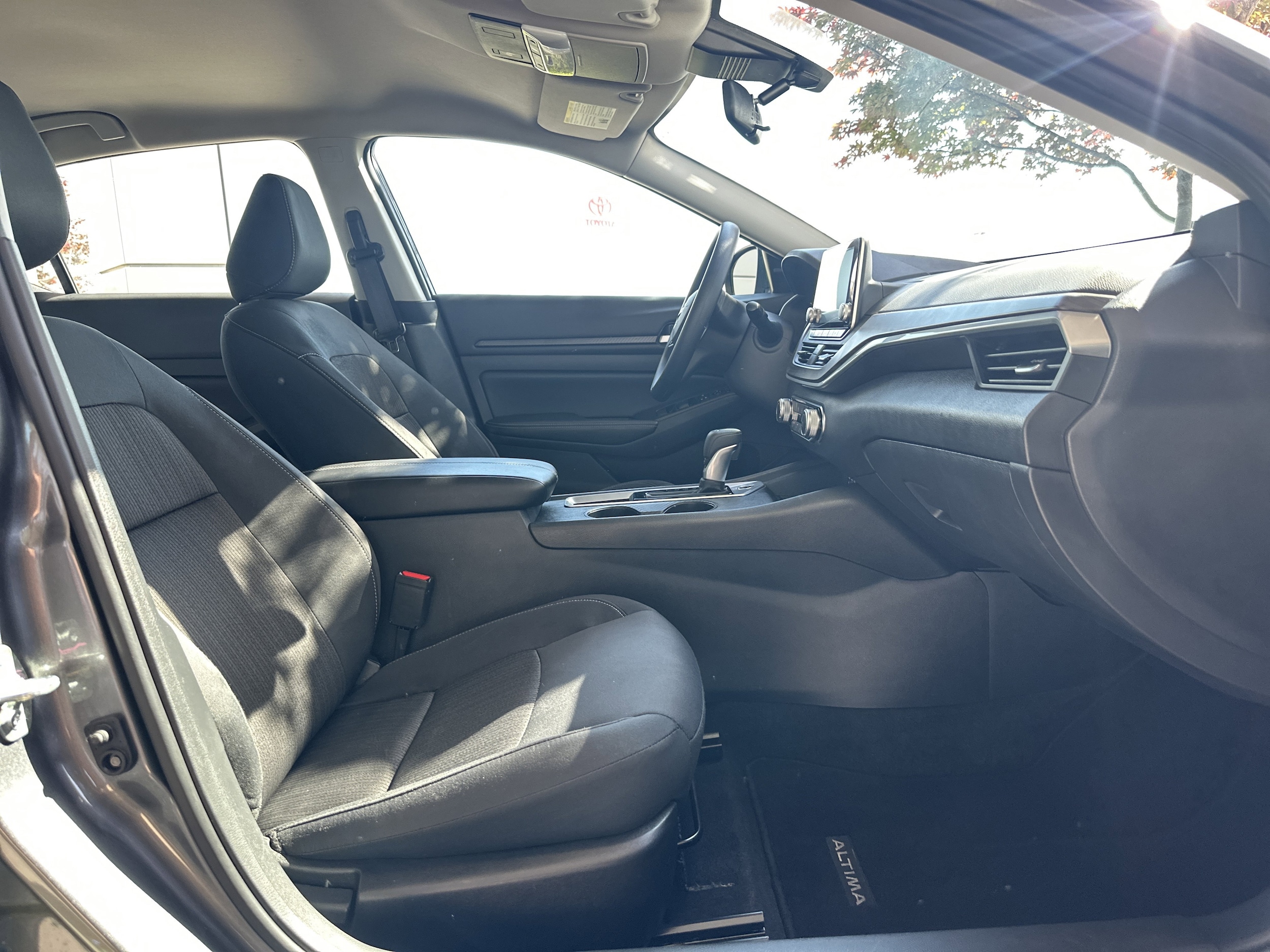 2025 Nissan Altima SV - Photo 14