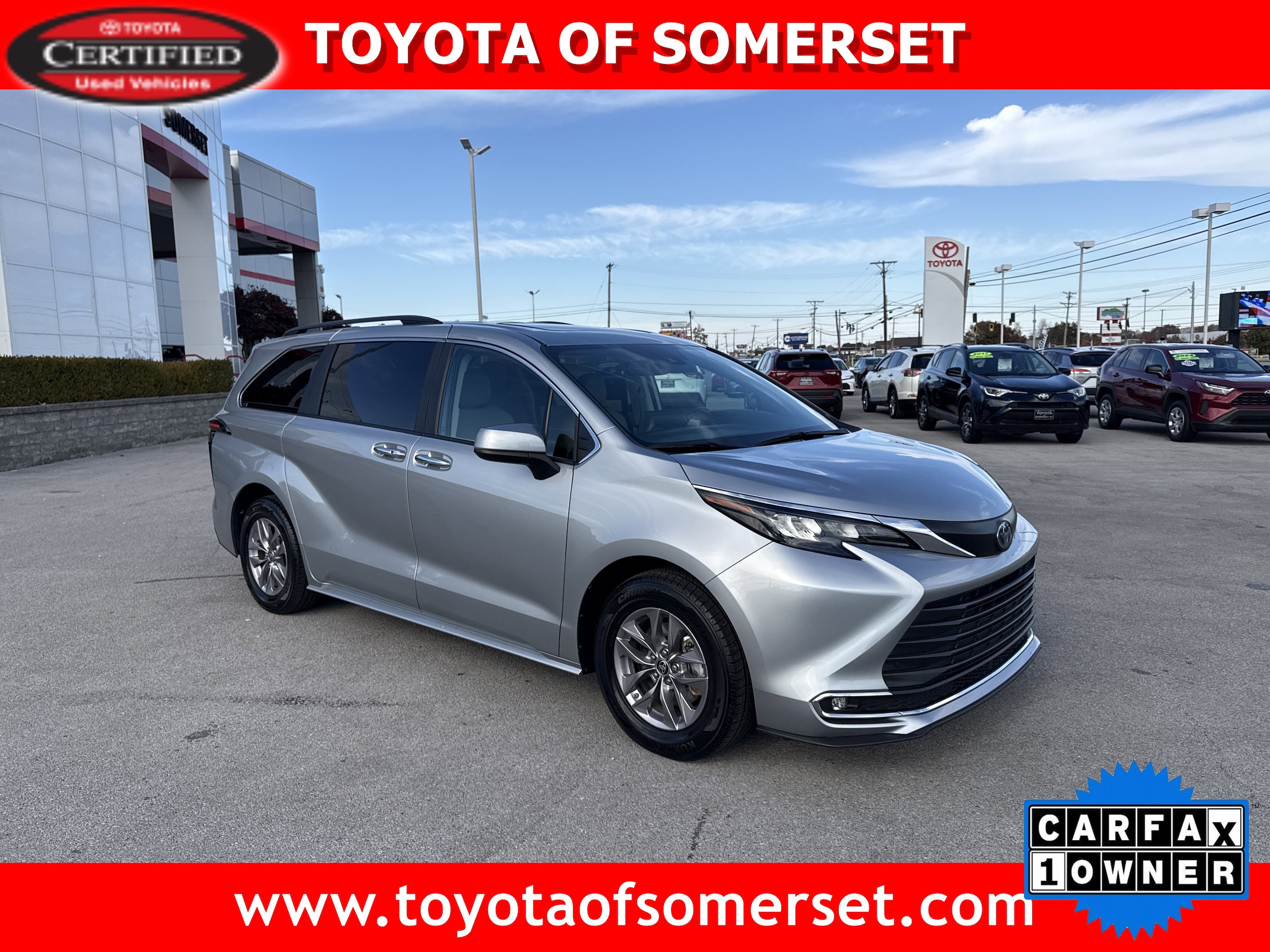 2024 Toyota Sienna XLE's photo