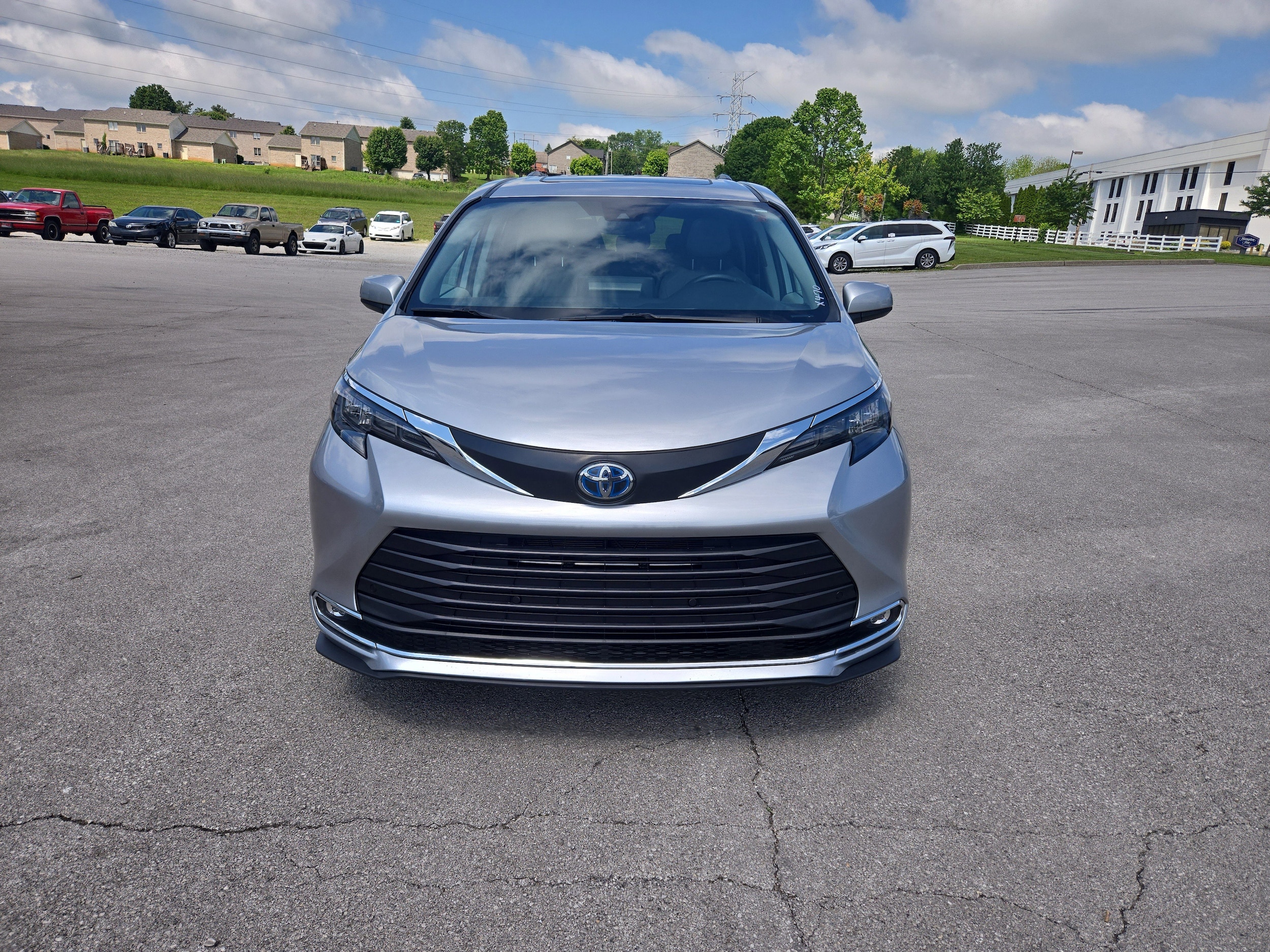 Certified 2024 Toyota Sienna XLE with VIN 5TDYRKEC5RS193943 for sale in Somerset, KY