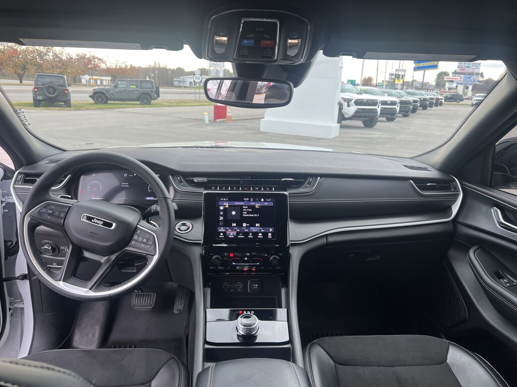 Used 2024 Jeep Grand Cherokee L Laredo SUV