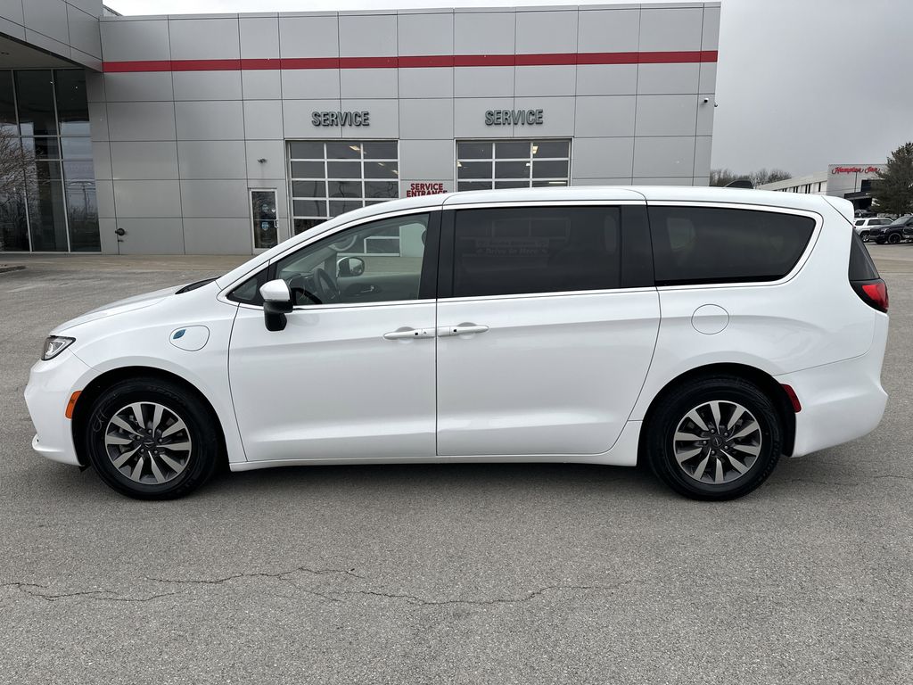 2023 Chrysler Pacifica Hybrid Touring L - Photo 8
