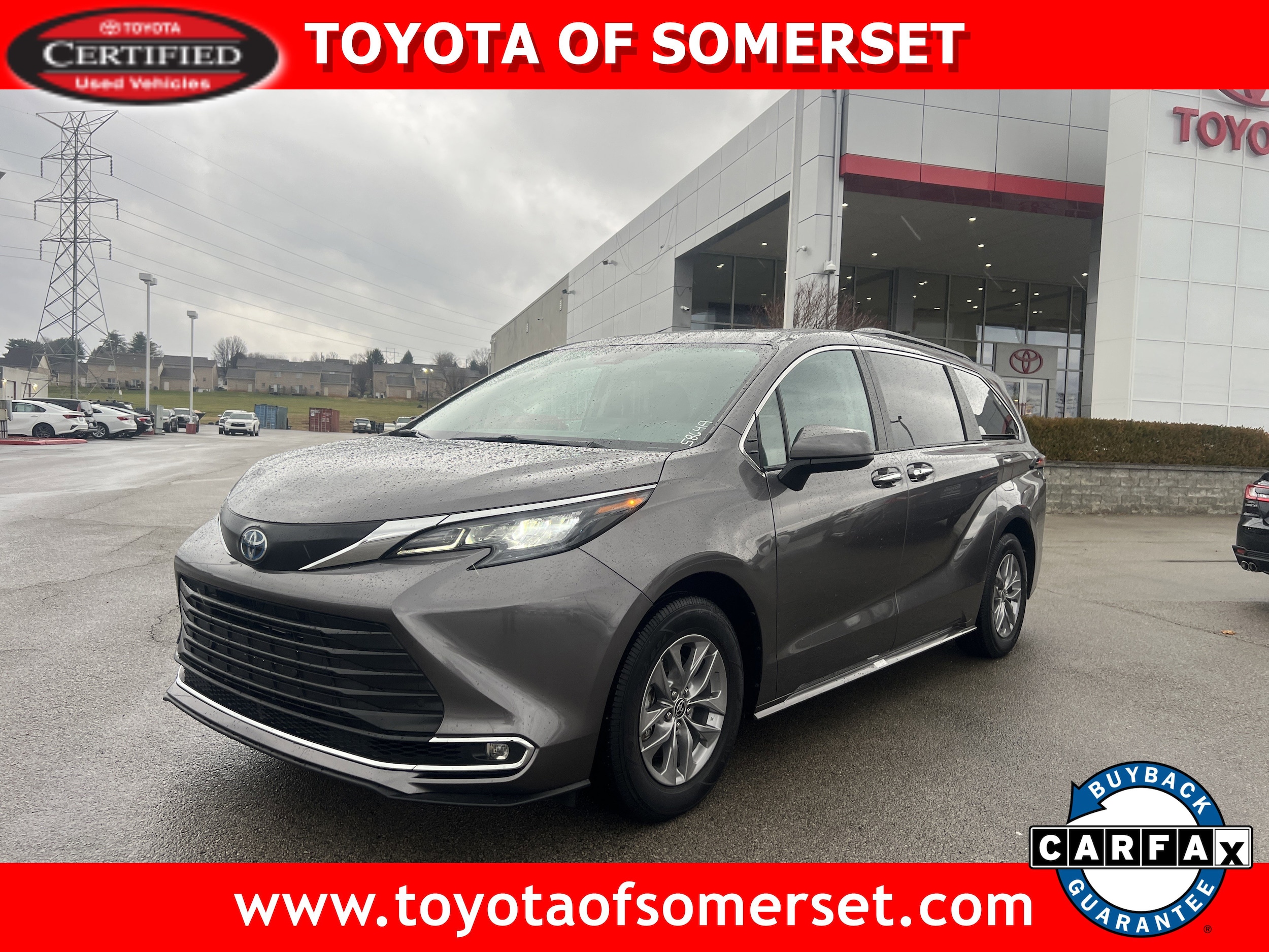 2024 Toyota Sienna XLE's photo
