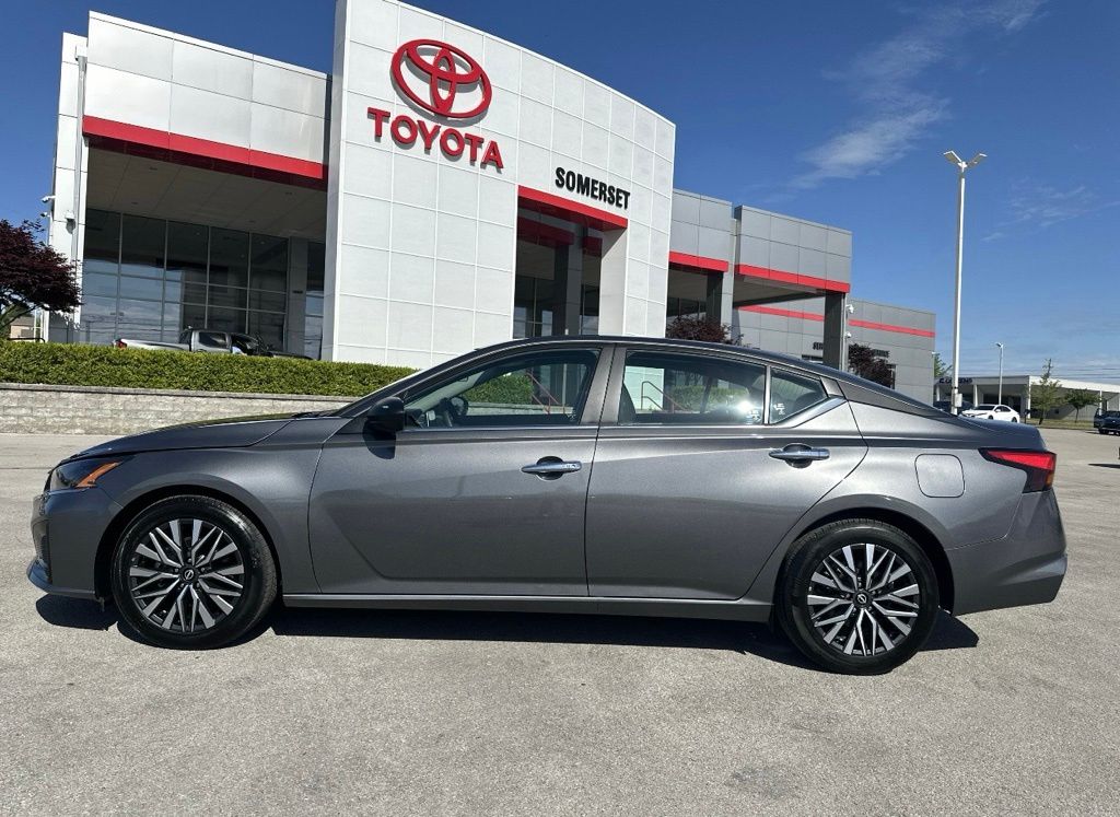 2025 Nissan Altima SV - Photo 6