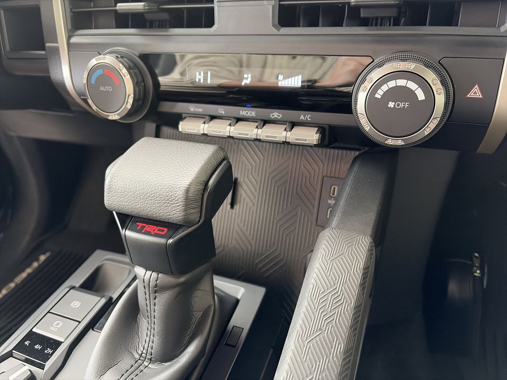 2025 Toyota Tacoma TRD Sport - Photo 32