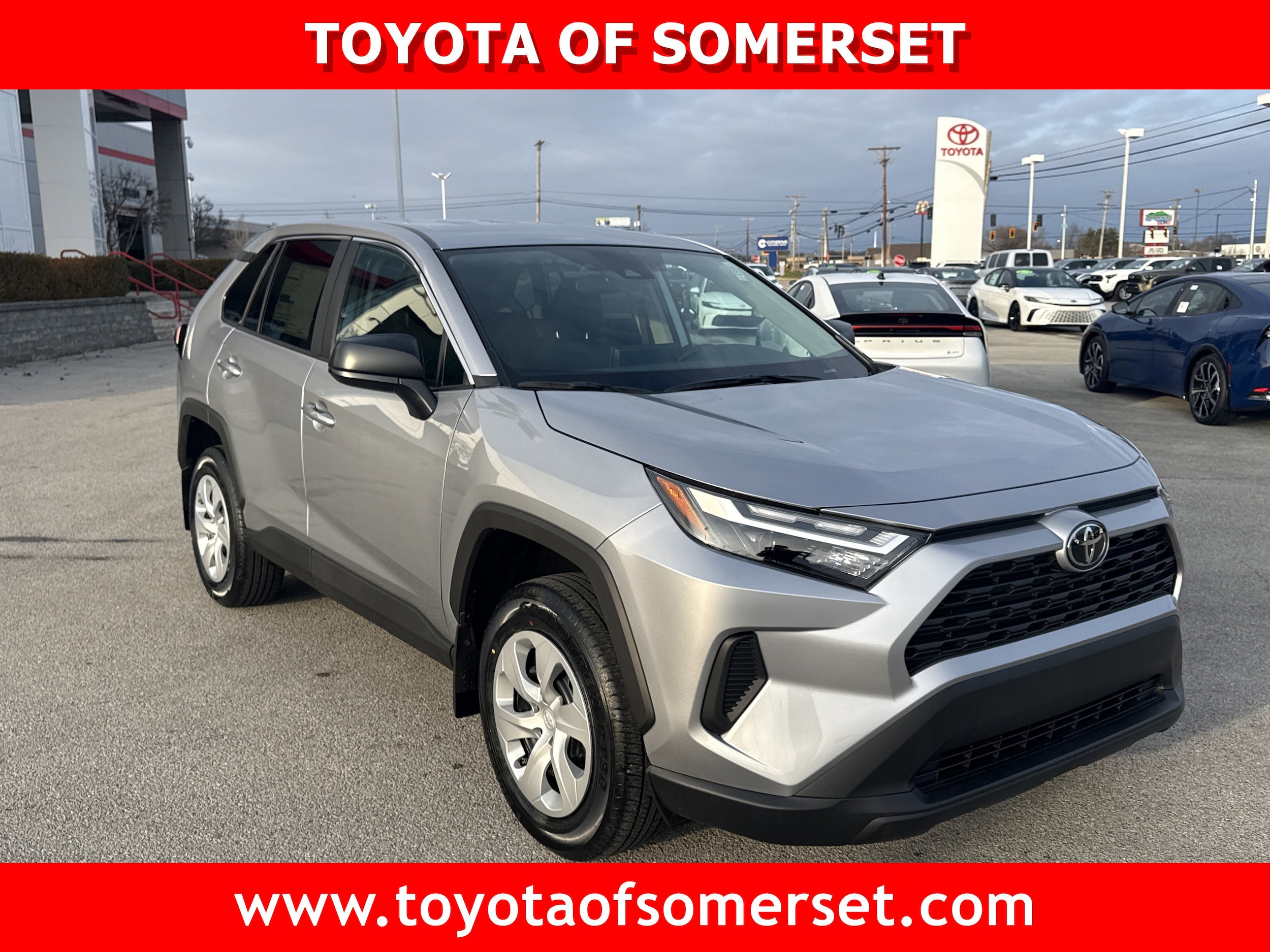 2025 Toyota RAV4 LE's photo