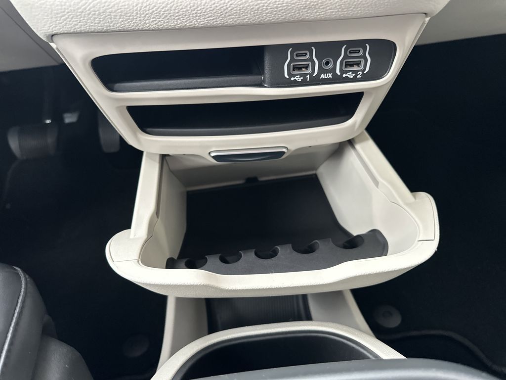 2023 Chrysler Pacifica Hybrid Touring L - Photo 30
